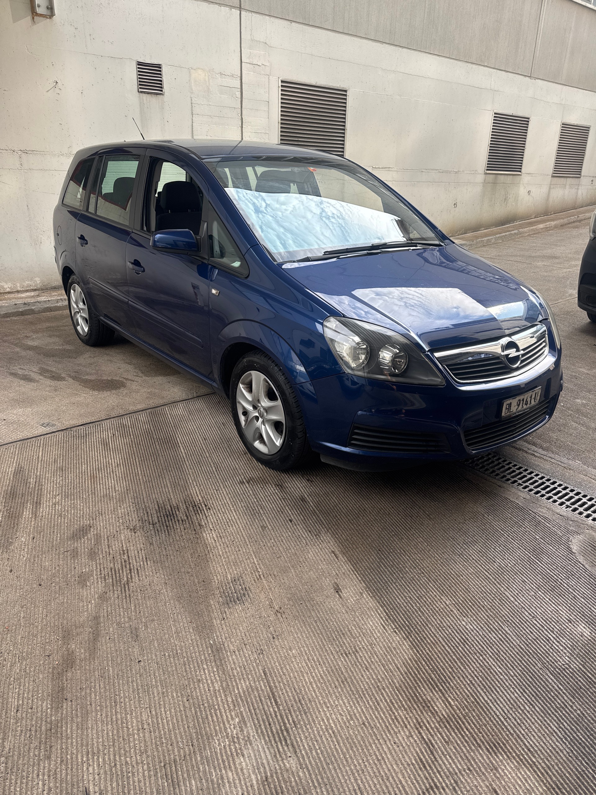 OPEL Zafira 2.2i 16V Essentia-image-0