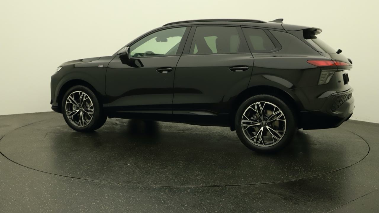 AUDI Q3 SUV TFSI quattro 195 kW S tronic-image-2