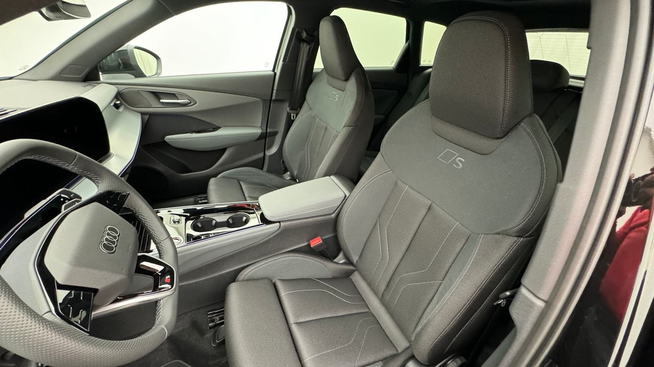 AUDI Q3 SUV TFSI quattro 195 kW S tronic-image-4