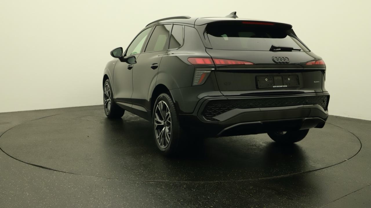 AUDI Q3 SUV TFSI quattro 195 kW S tronic-image-3