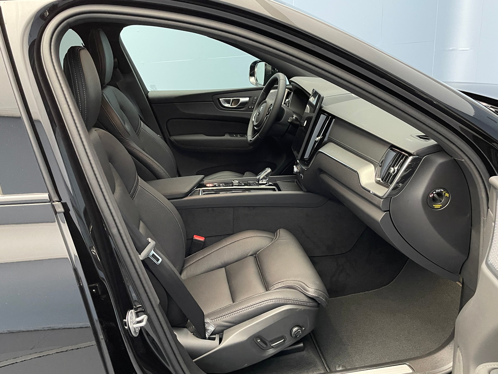VOLVO XC60 2.0 T8 TE Black Edition eAWD-image-8