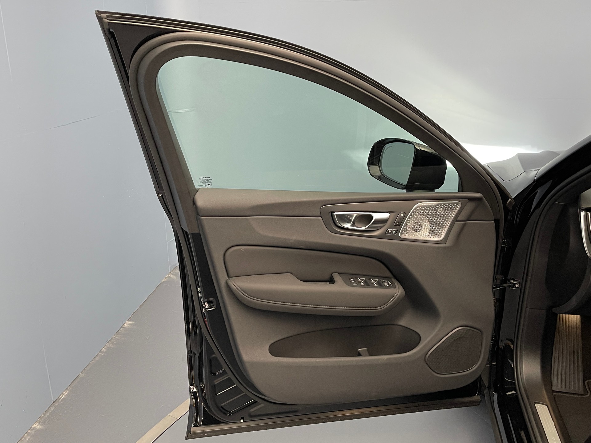 VOLVO XC60 2.0 T8 TE Black Edition eAWD-image-10