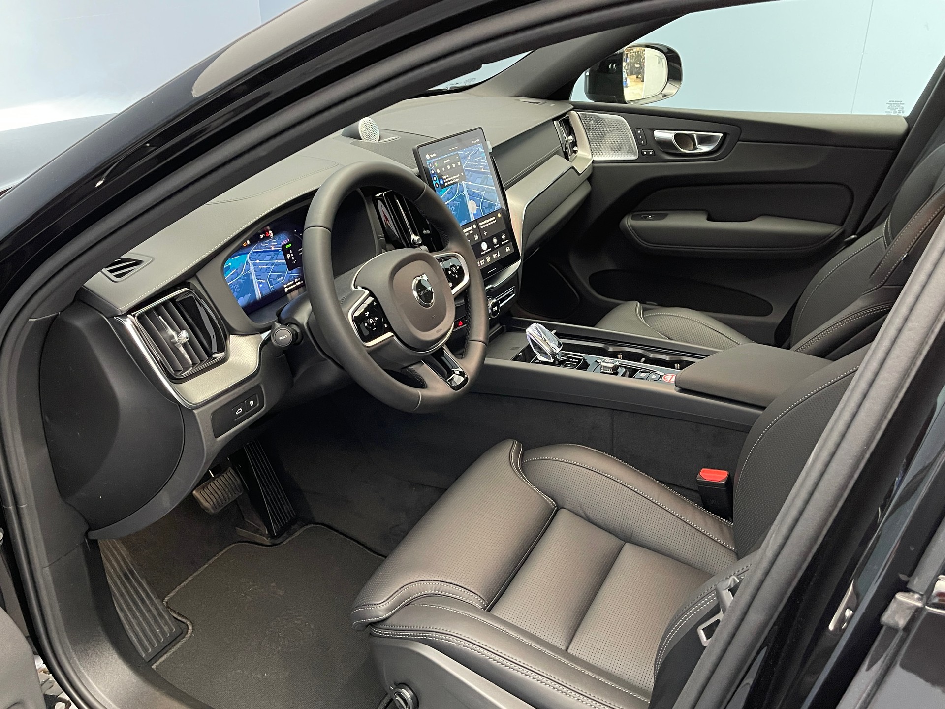 VOLVO XC60 2.0 T8 TE Black Edition eAWD-image-11
