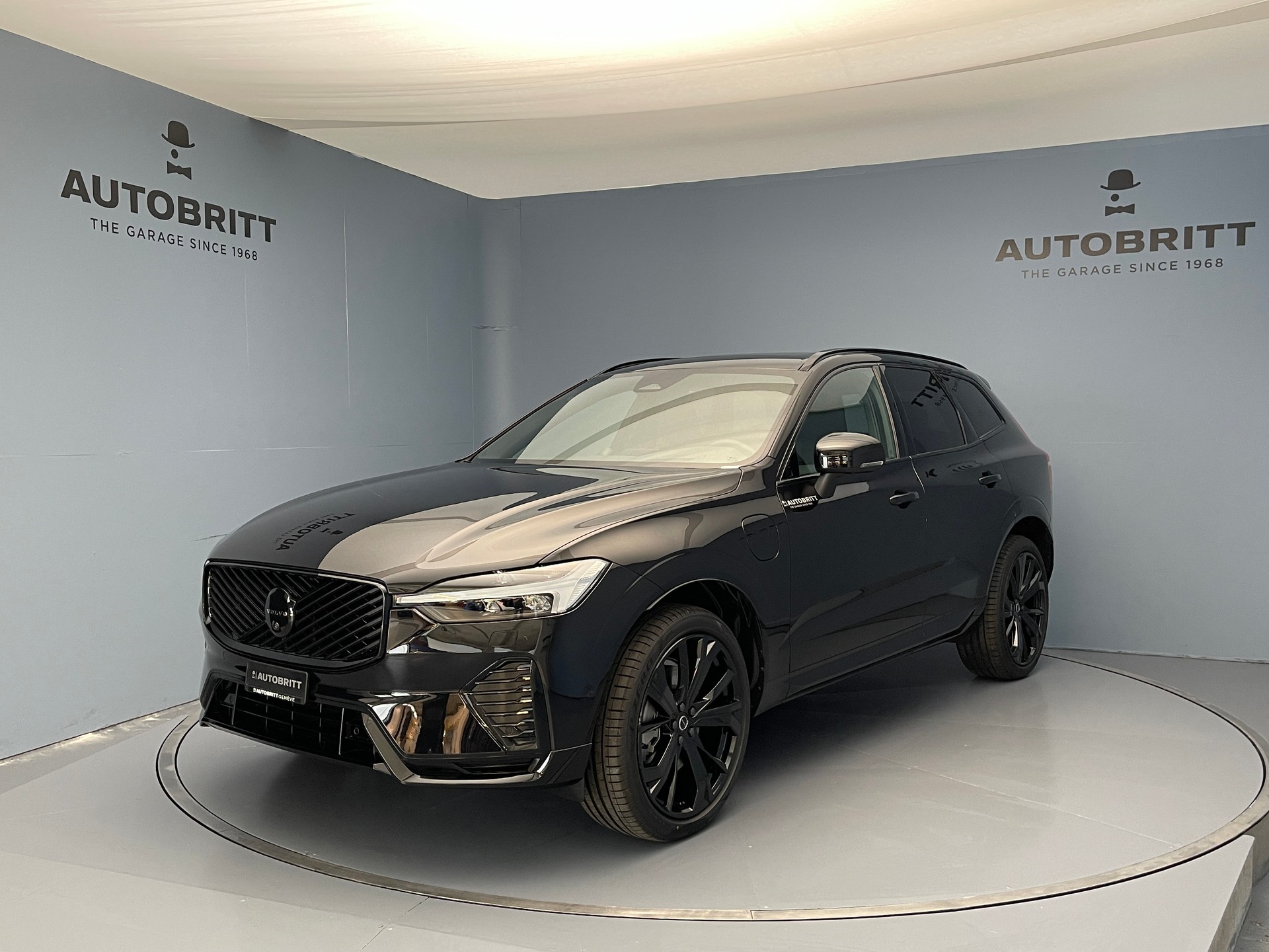 VOLVO XC60 2.0 T8 TE Black Edition eAWD-image-0
