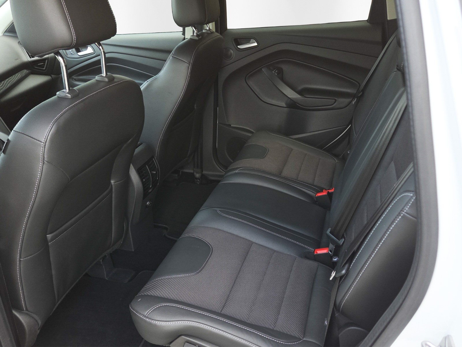 FORD Kuga 2.0 TDCi Carving 4WD PowerShift-image-10