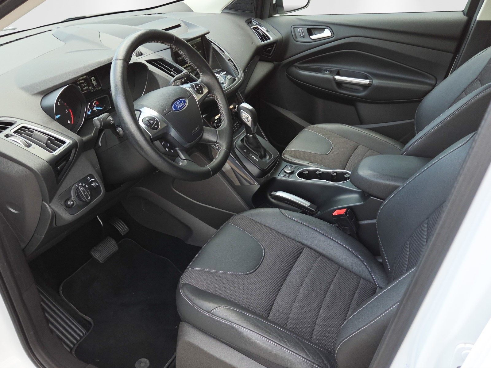 FORD Kuga 2.0 TDCi Carving 4WD PowerShift-image-11