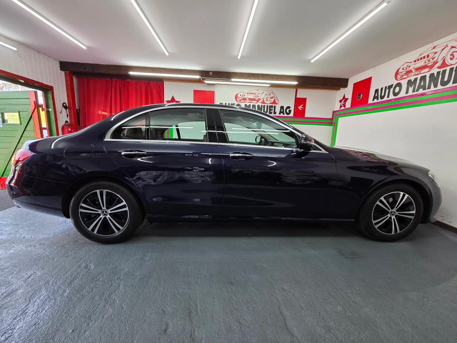 MERCEDES-BENZ E 220 d Avantgarde 9G-Tronic-image-4