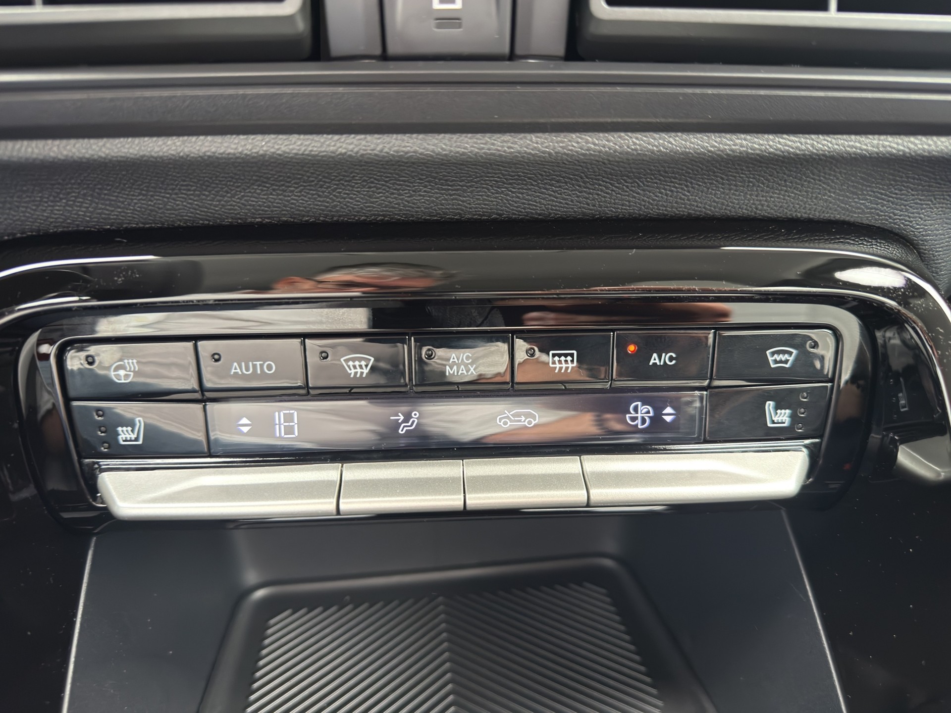 CITROEN C3 Aircross 1.2 Hybrid Plus-image-19
