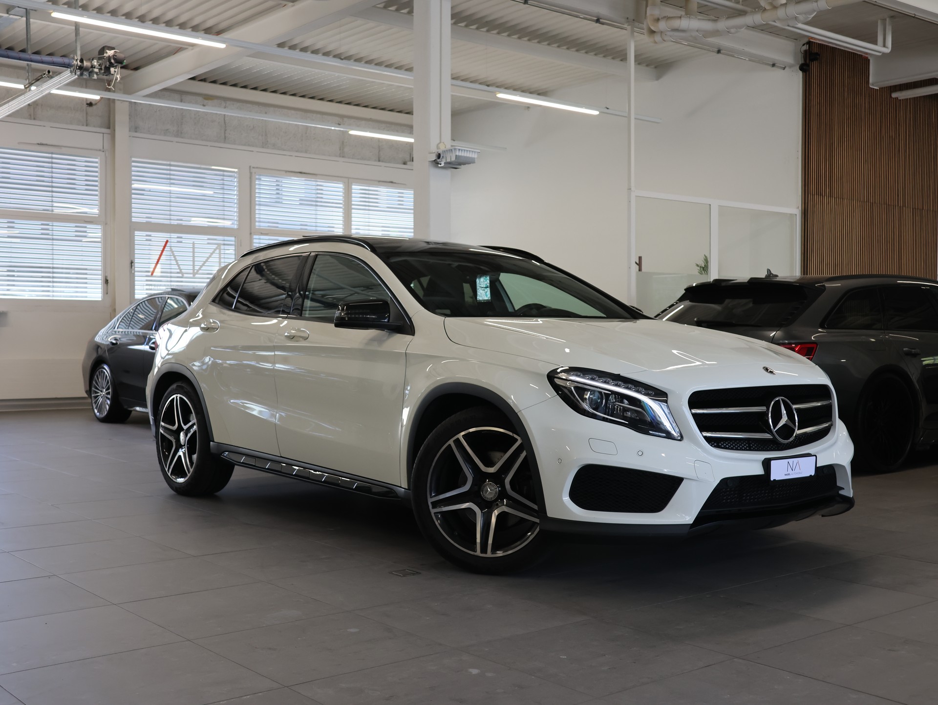 MERCEDES-BENZ GLA 250 4Matic 7G-DCT *Sitzheizung* *Rückfahrkamera* *Panoramadach*-image-0