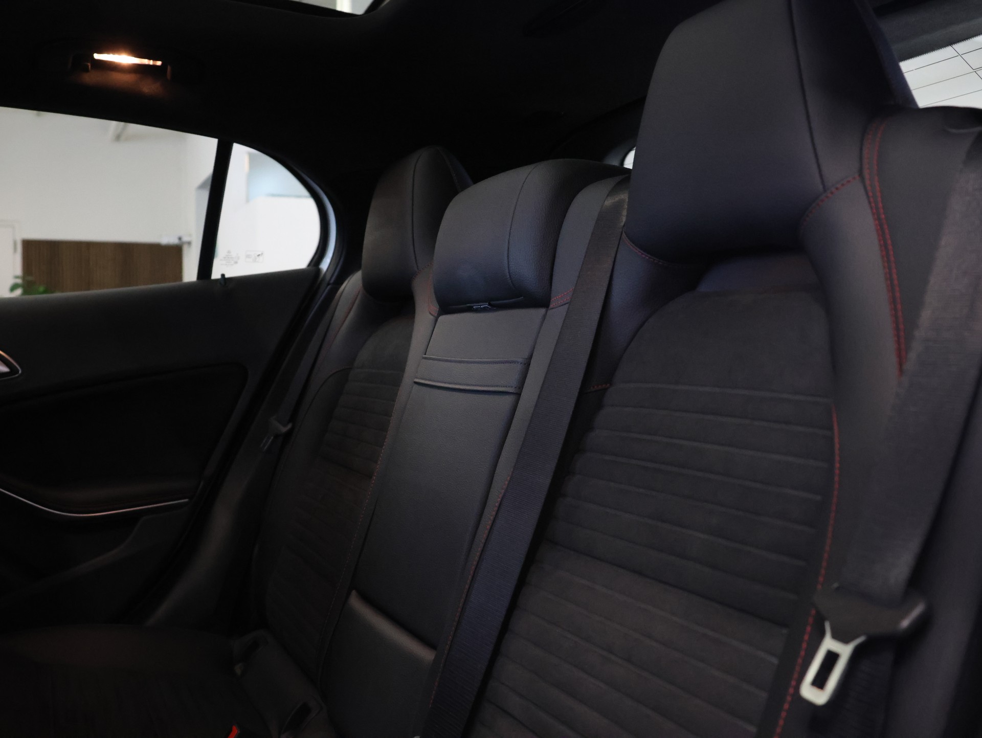MERCEDES-BENZ GLA 250 4Matic 7G-DCT *Sitzheizung* *Rückfahrkamera* *Panoramadach*-image-28