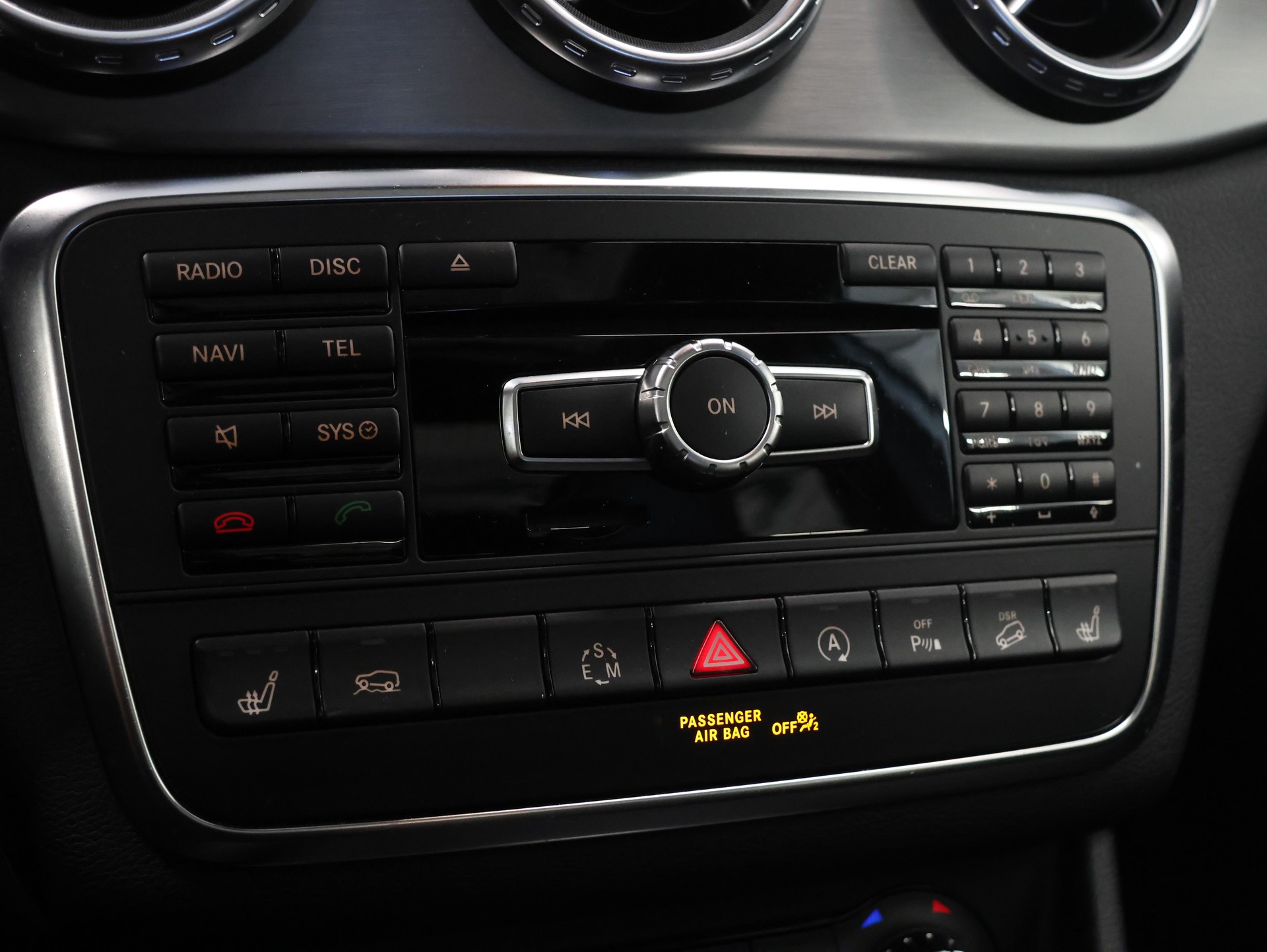 MERCEDES-BENZ GLA 250 4Matic 7G-DCT *Sitzheizung* *Rückfahrkamera* *Panoramadach*-image-19