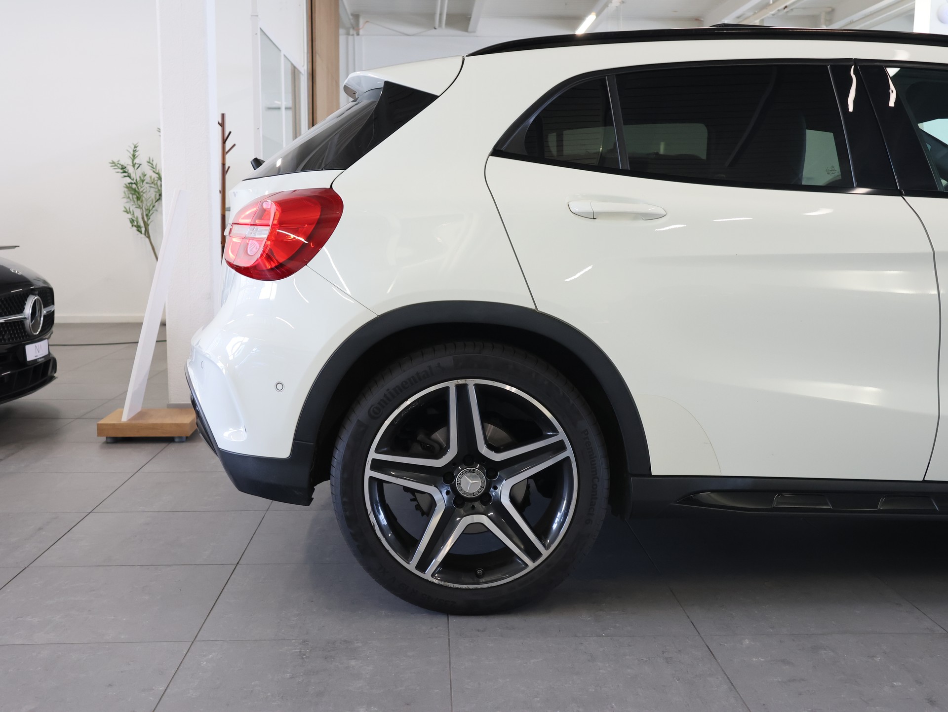 MERCEDES-BENZ GLA 250 4Matic 7G-DCT *Sitzheizung* *Rückfahrkamera* *Panoramadach*-image-6