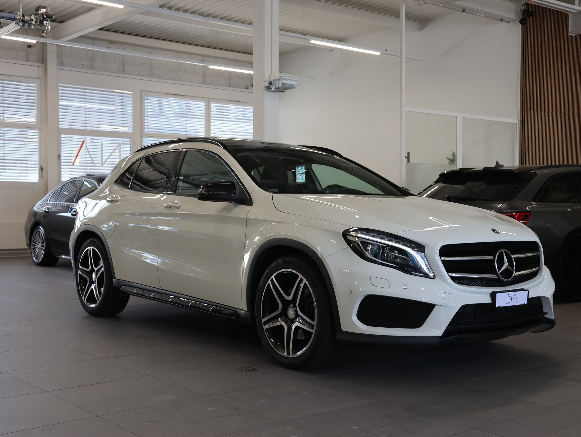 MERCEDES-BENZ GLA 250 4Matic 7G-DCT *Sitzheizung* *Rückfahrkamera* *Panoramadach*-image-1