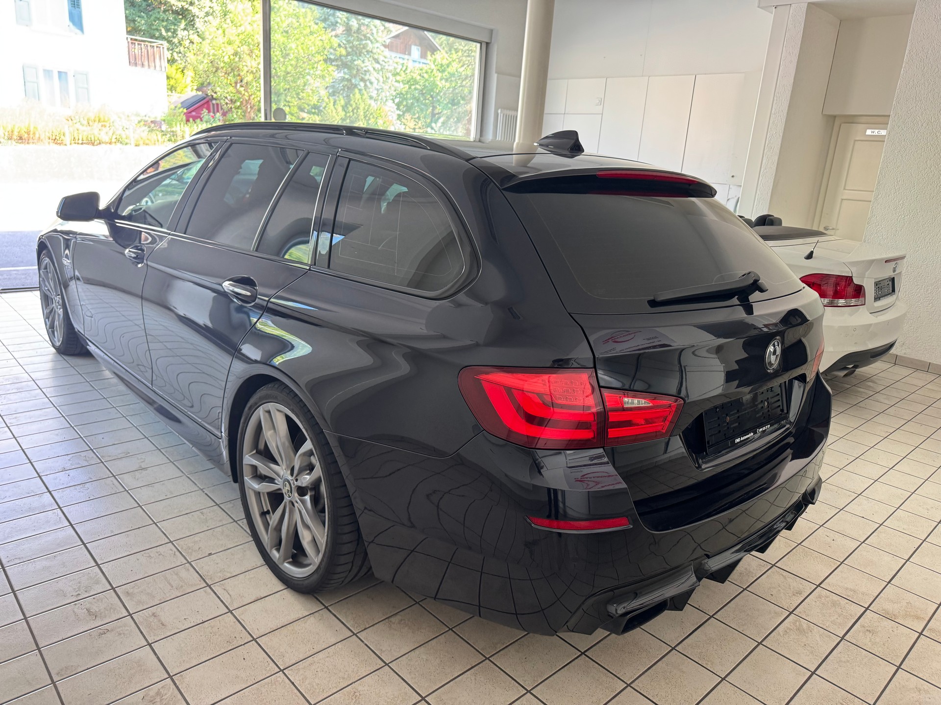 BMW M550d xDrive Touring Steptronic-image-6