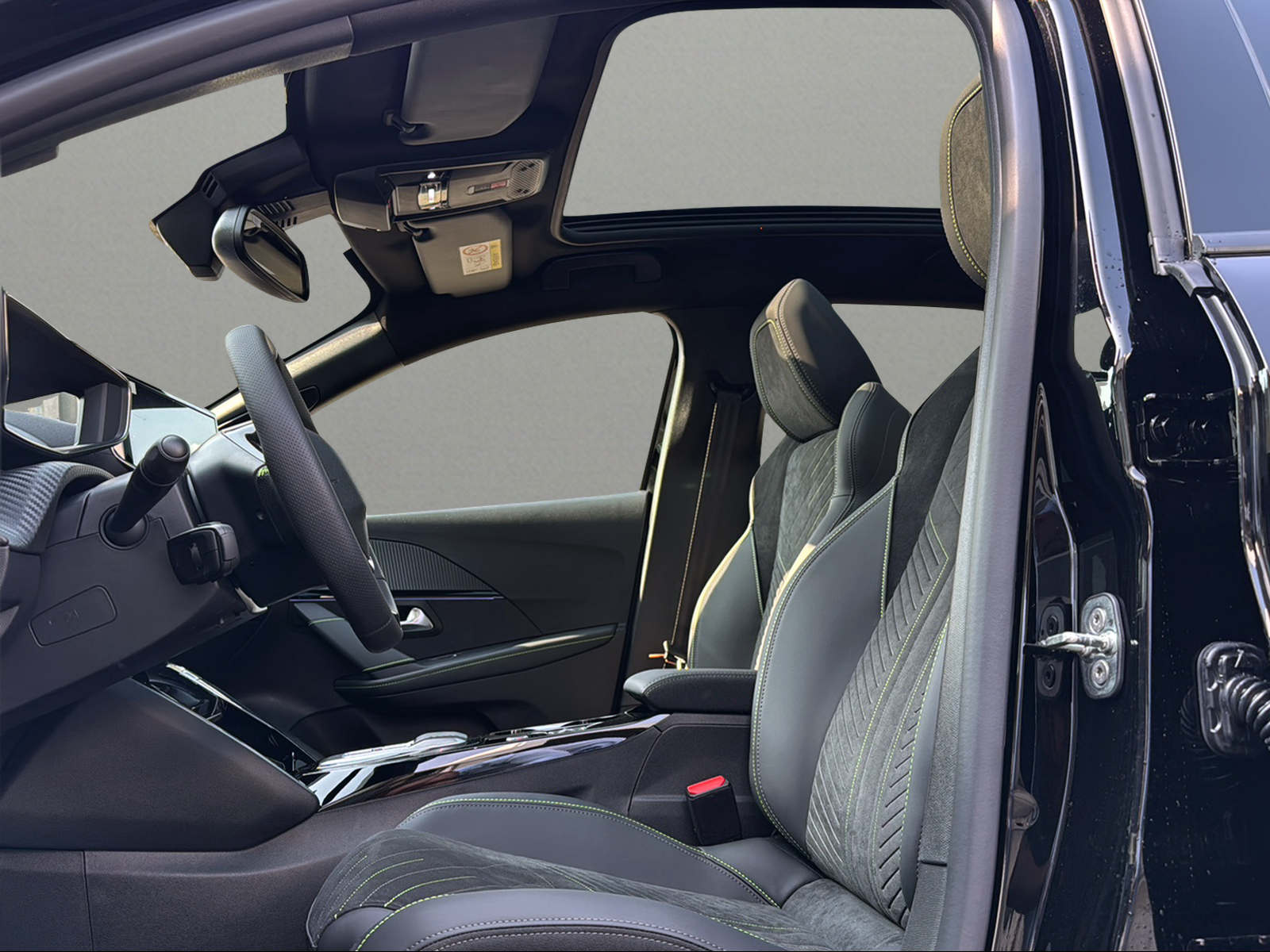 PEUGEOT 208 1.2 MHEV 145 GT Exclusive-image-3