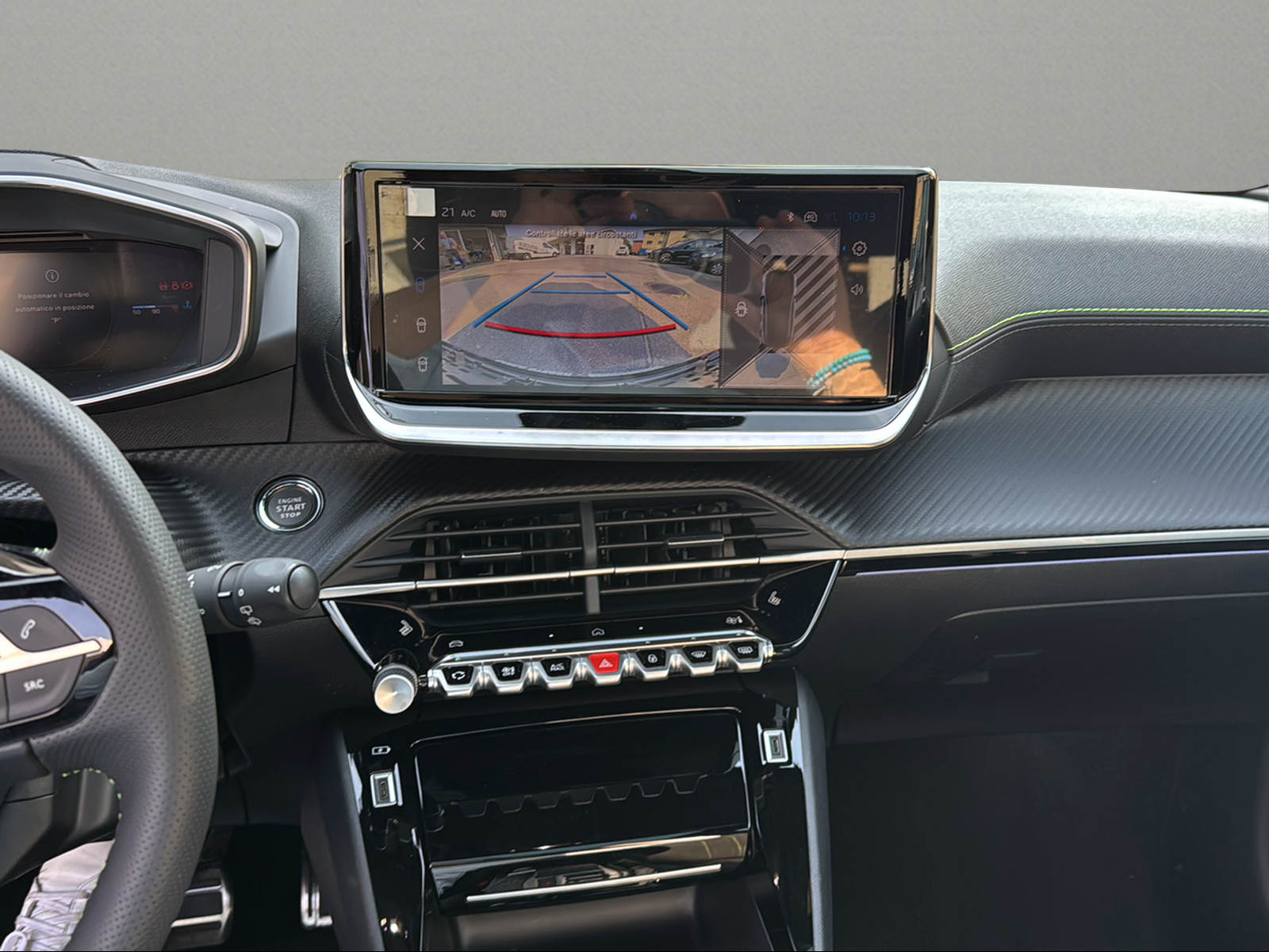 PEUGEOT 208 1.2 MHEV 145 GT Exclusive-image-6