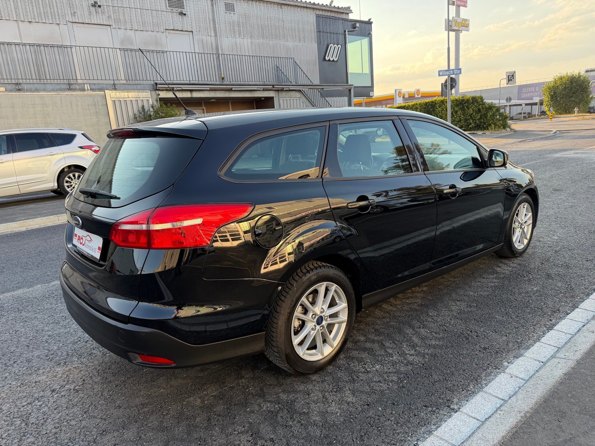 FORD Focus 1.6i VCT Trend PowerShift-image-4