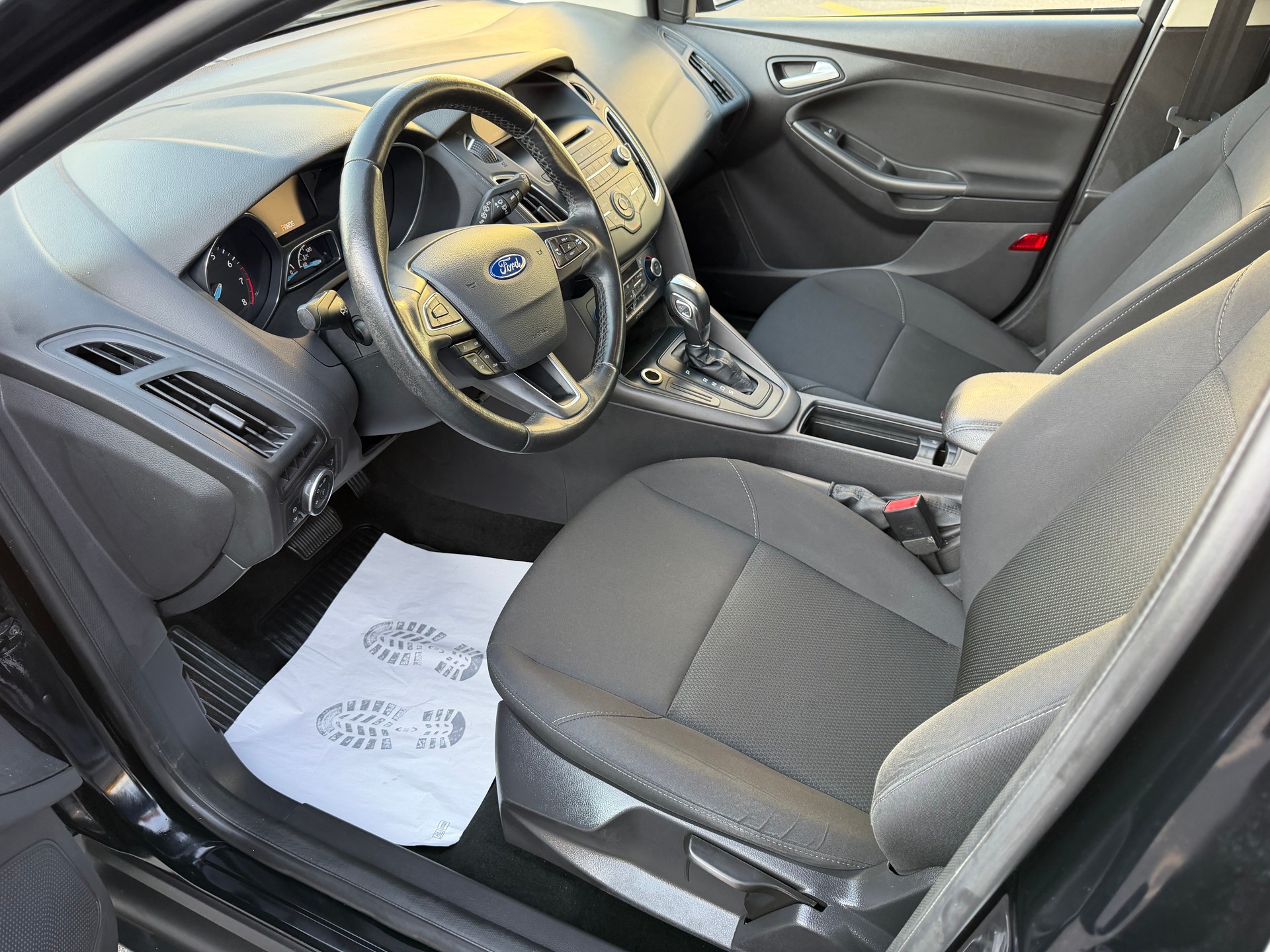 FORD Focus 1.6i VCT Trend PowerShift-image-7