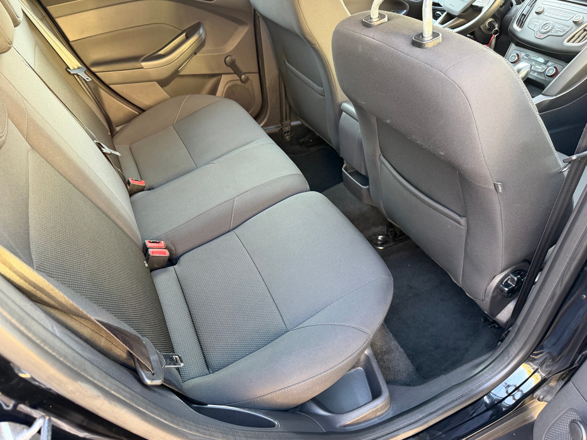FORD Focus 1.6i VCT Trend PowerShift-image-11