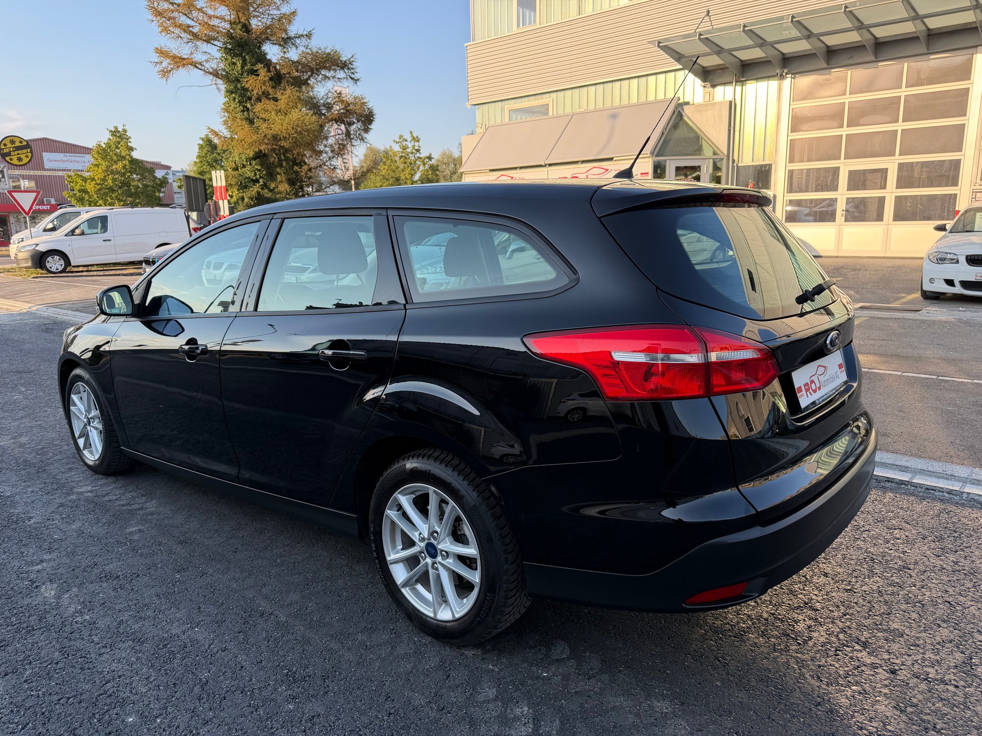 FORD Focus 1.6i VCT Trend PowerShift-image-6