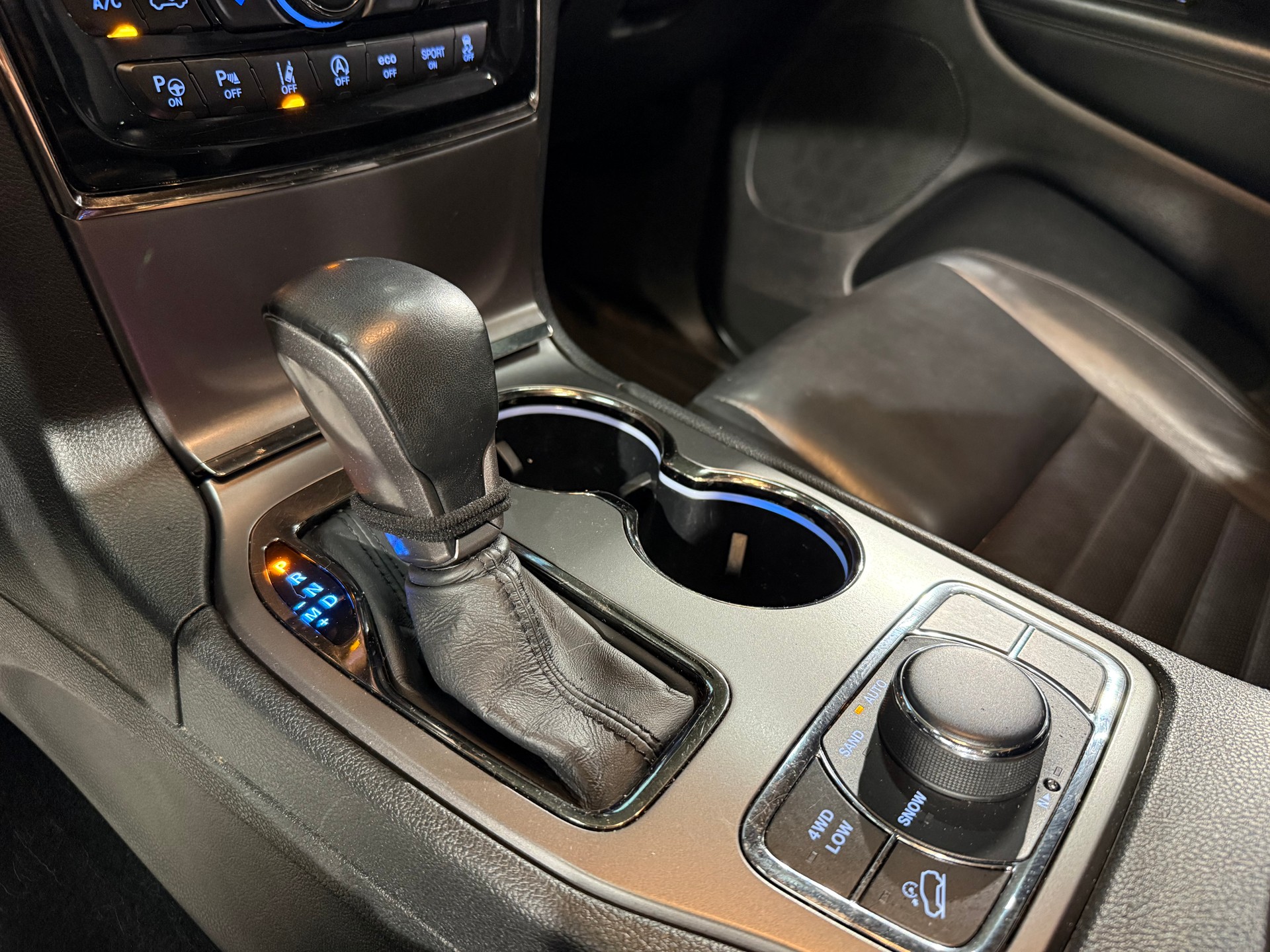 JEEP Grand Cherokee 3.0 CRD Night Eagle Automatic-image-23
