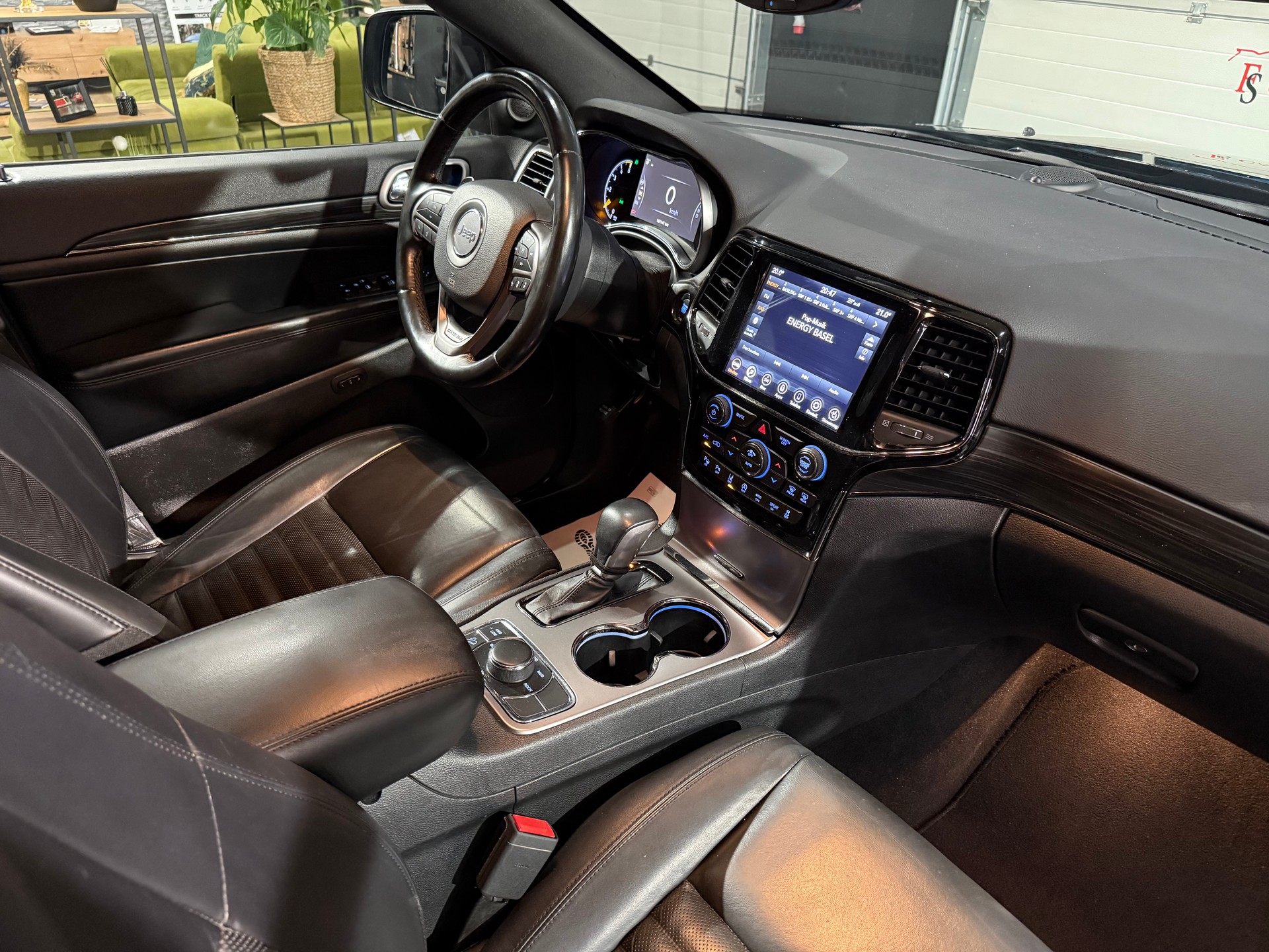 JEEP Grand Cherokee 3.0 CRD Night Eagle Automatic-image-13