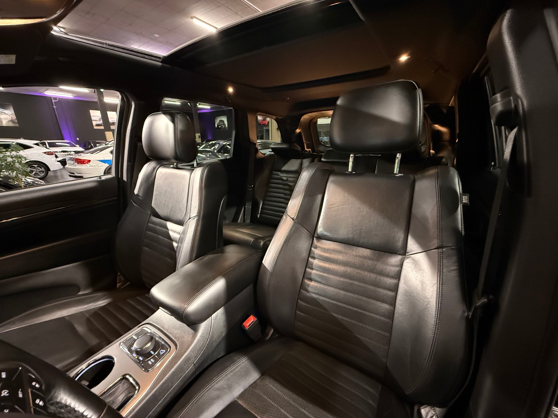 JEEP Grand Cherokee 3.0 CRD Night Eagle Automatic-image-25