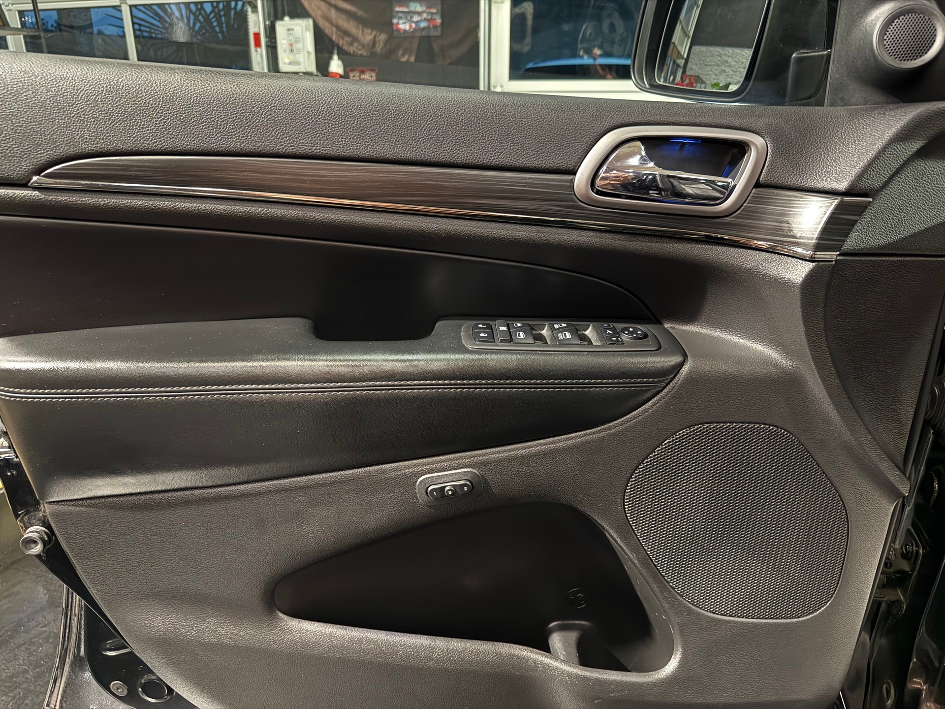 JEEP Grand Cherokee 3.0 CRD Night Eagle Automatic-image-18