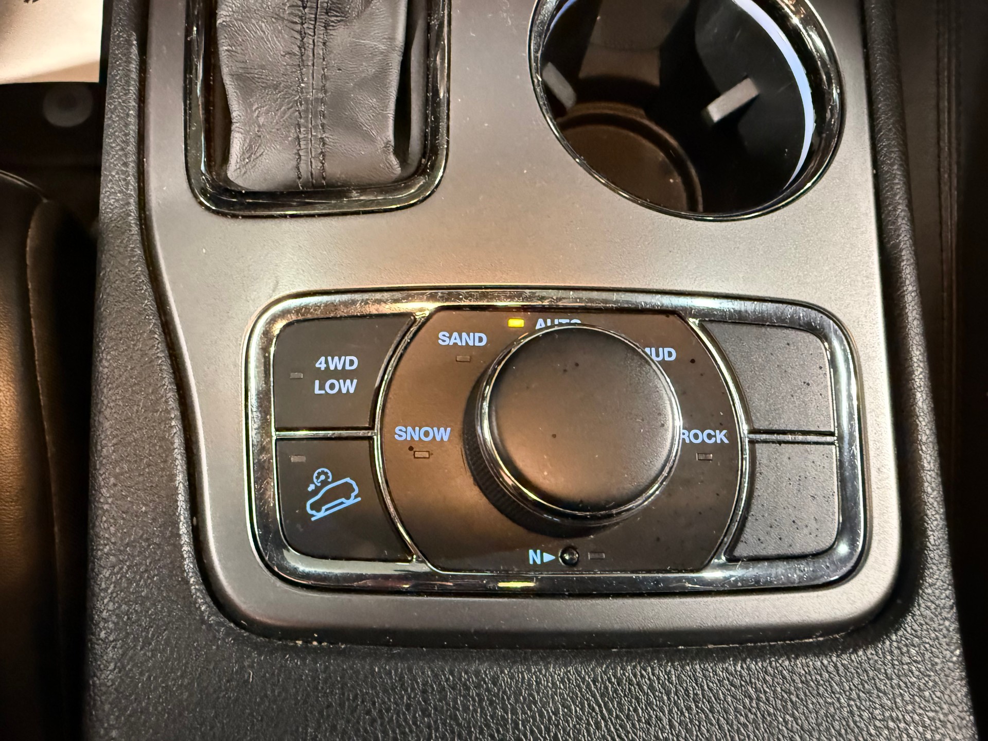 JEEP Grand Cherokee 3.0 CRD Night Eagle Automatic-image-29
