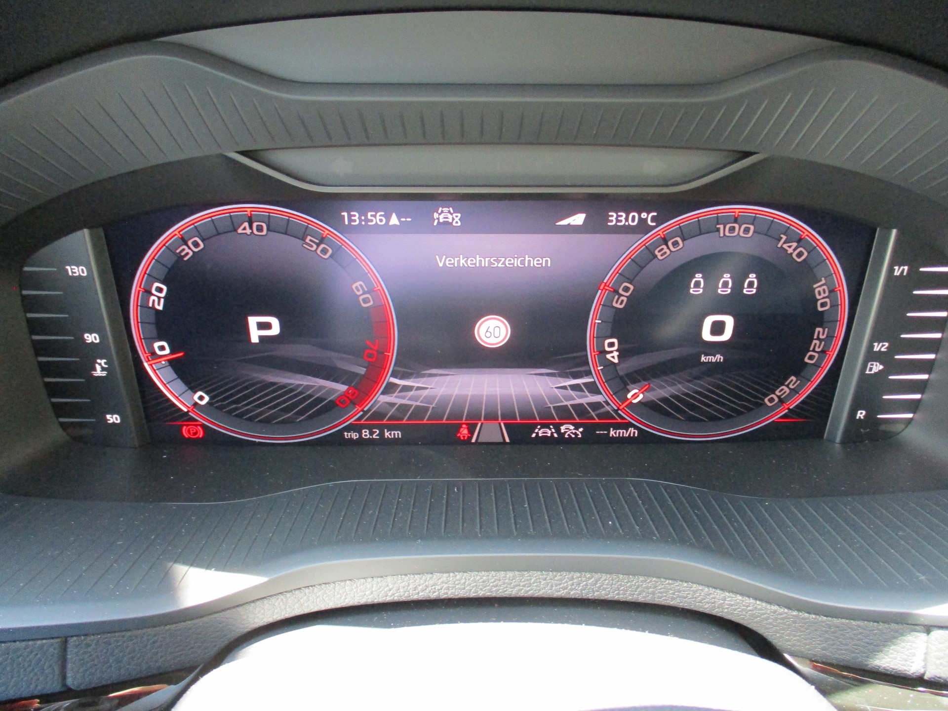 SKODA Karoq 2.0 TSI SportLine 4x4 DSG-image-10