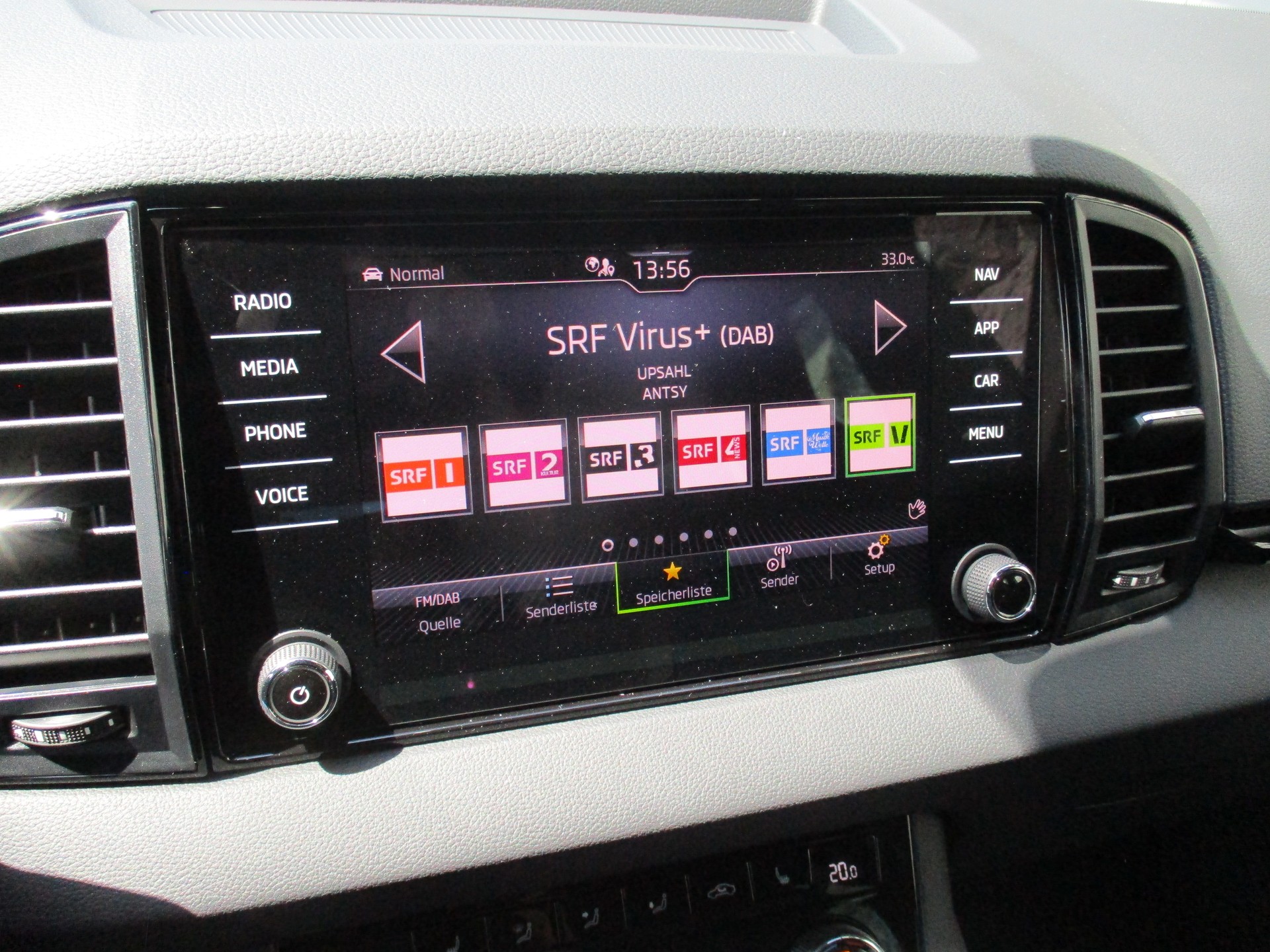 SKODA Karoq 2.0 TSI SportLine 4x4 DSG-image-11