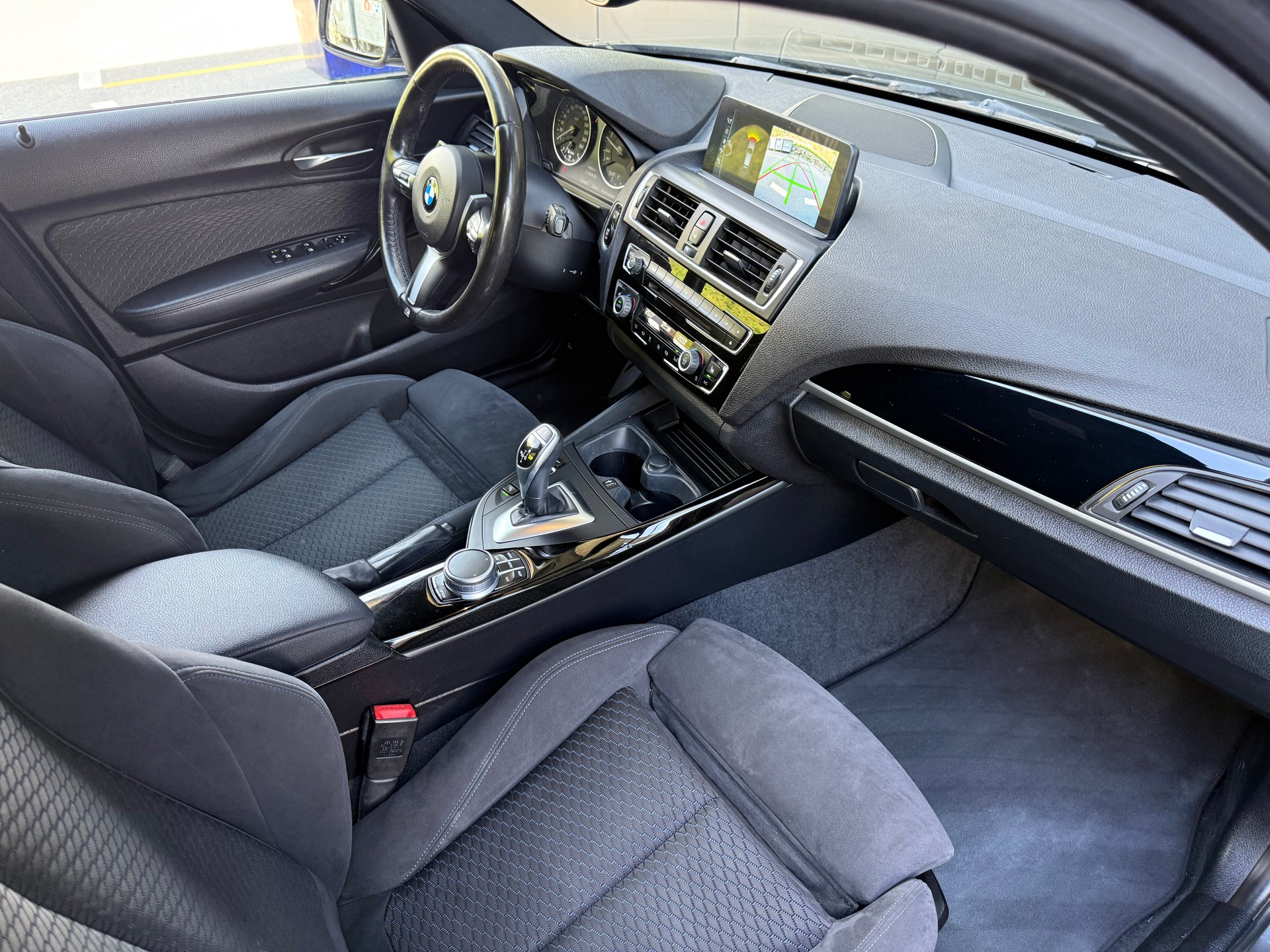 BMW 120d xDrive M Sport Steptronic-image-16