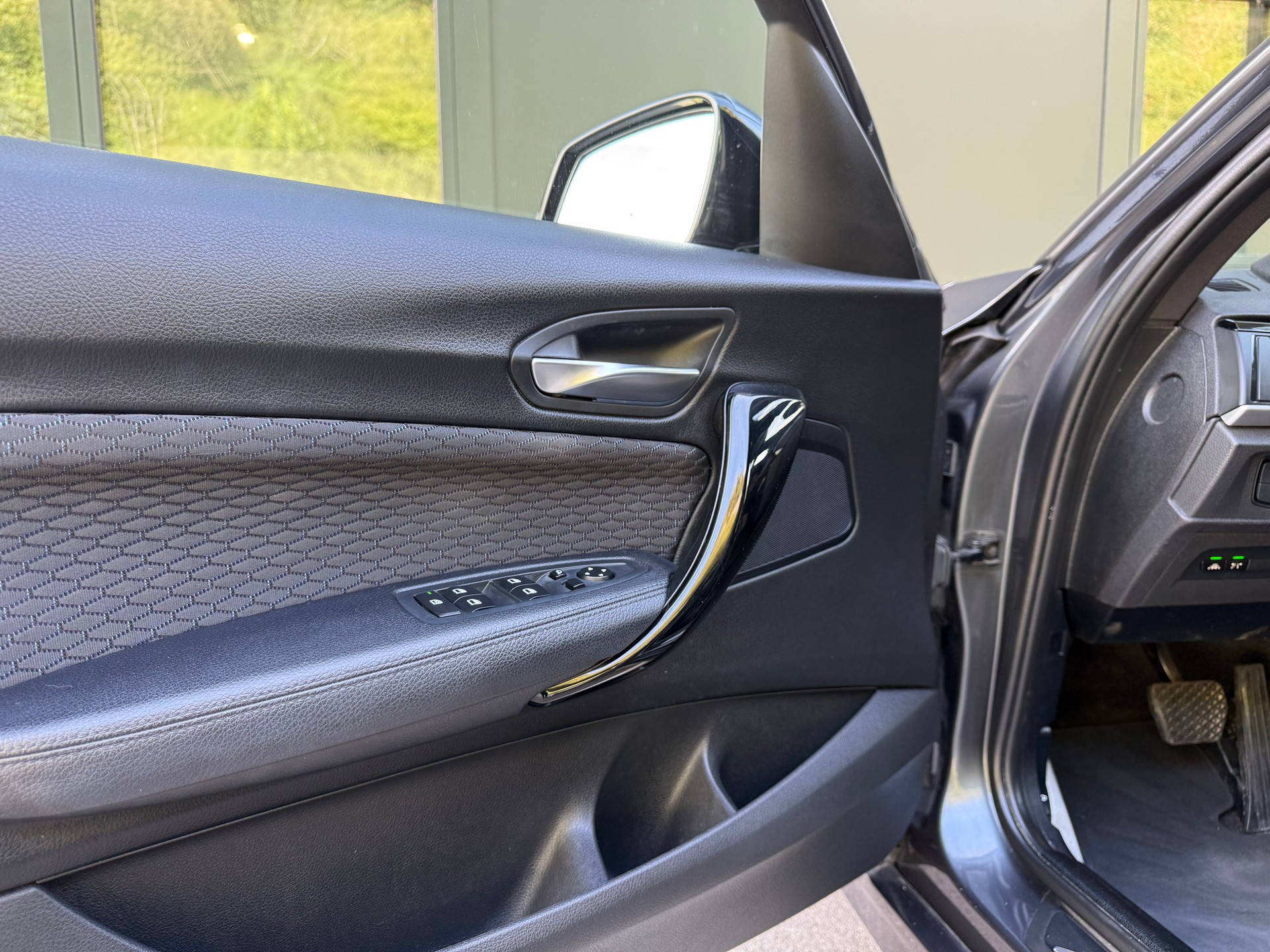 BMW 120d xDrive M Sport Steptronic-image-12
