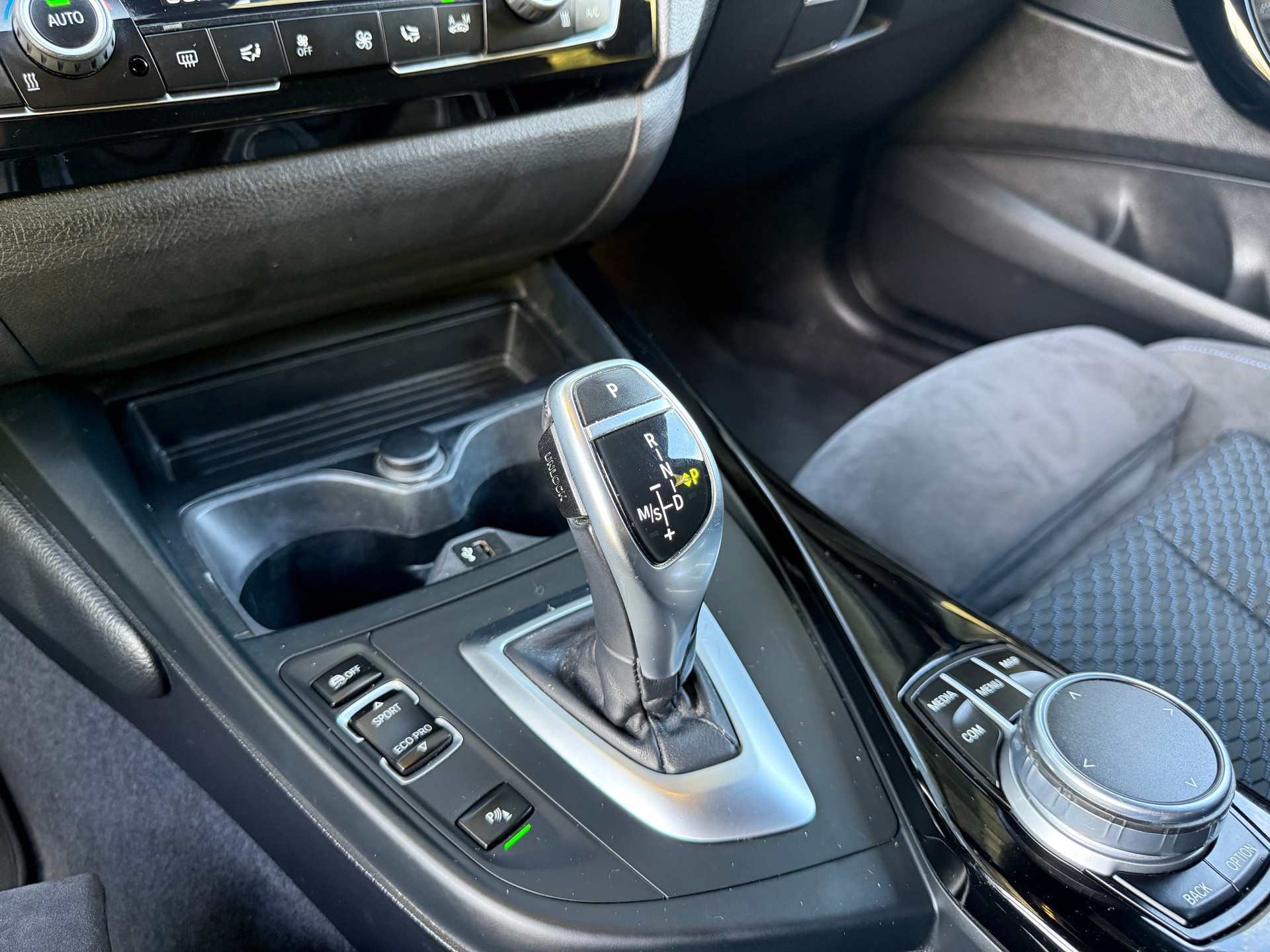 BMW 120d xDrive M Sport Steptronic-image-9
