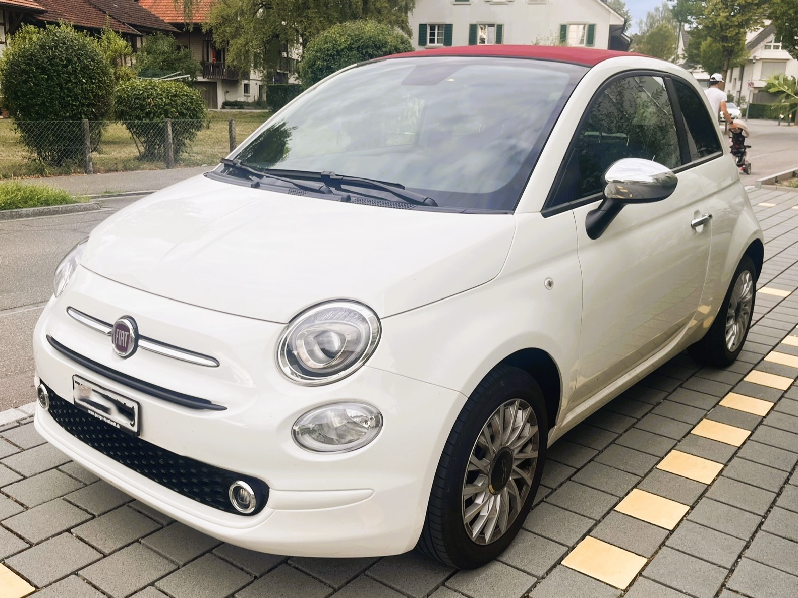 FIAT 1.0 Hybrid Swiss Edition Cabriolet-image-1