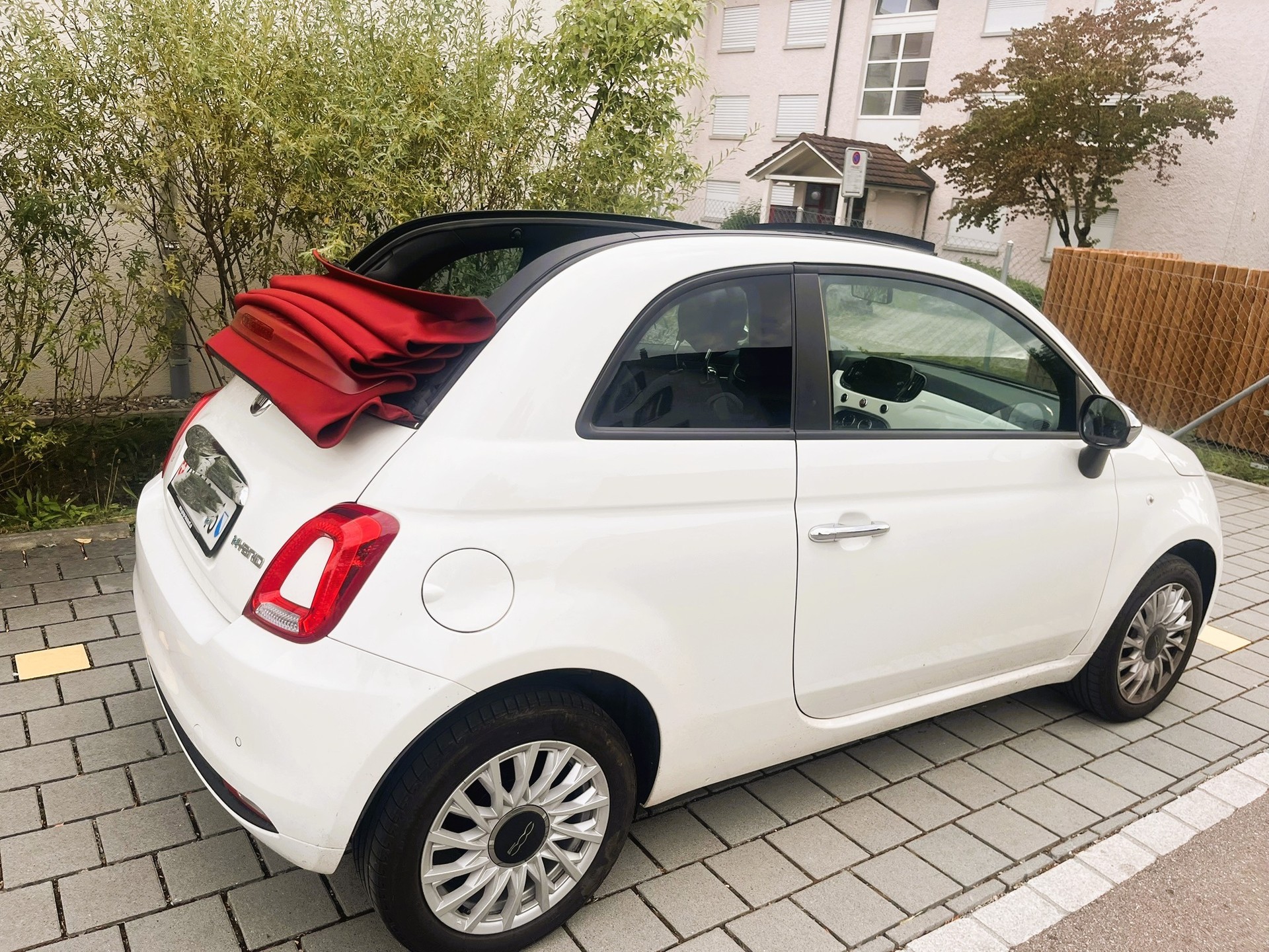 FIAT 1.0 Hybrid Swiss Edition Cabriolet-image-4