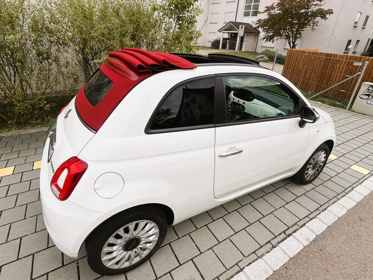 FIAT 1.0 Hybrid Swiss Edition Cabriolet-image-3