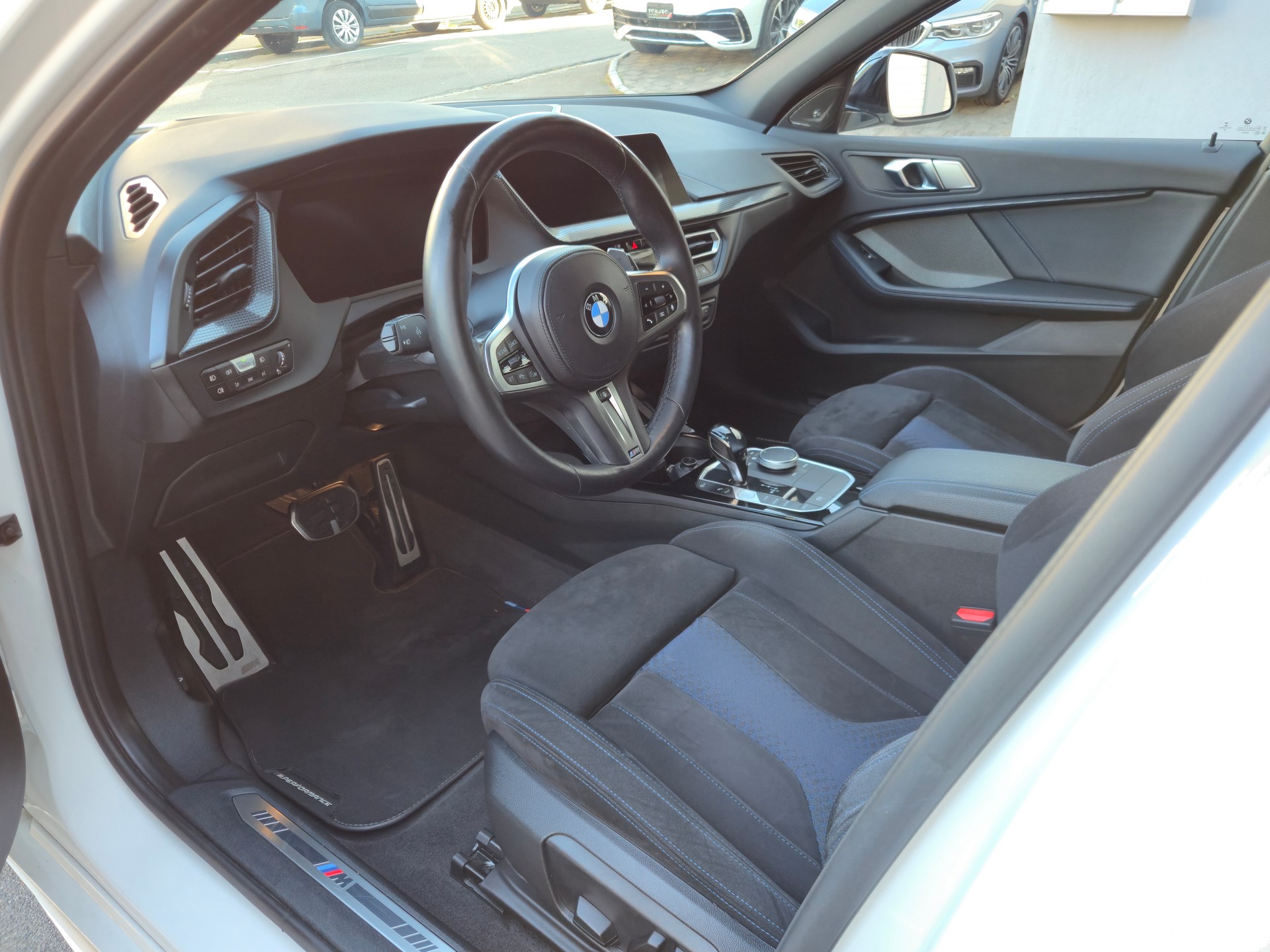 BMW 120d xDrive Steptronic M Sport Performance-image-14
