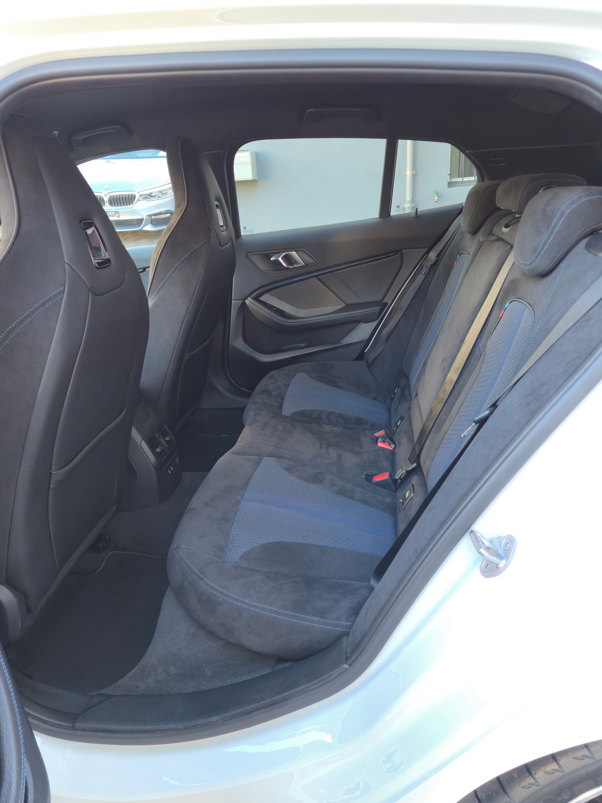 BMW 120d xDrive Steptronic M Sport Performance-image-13