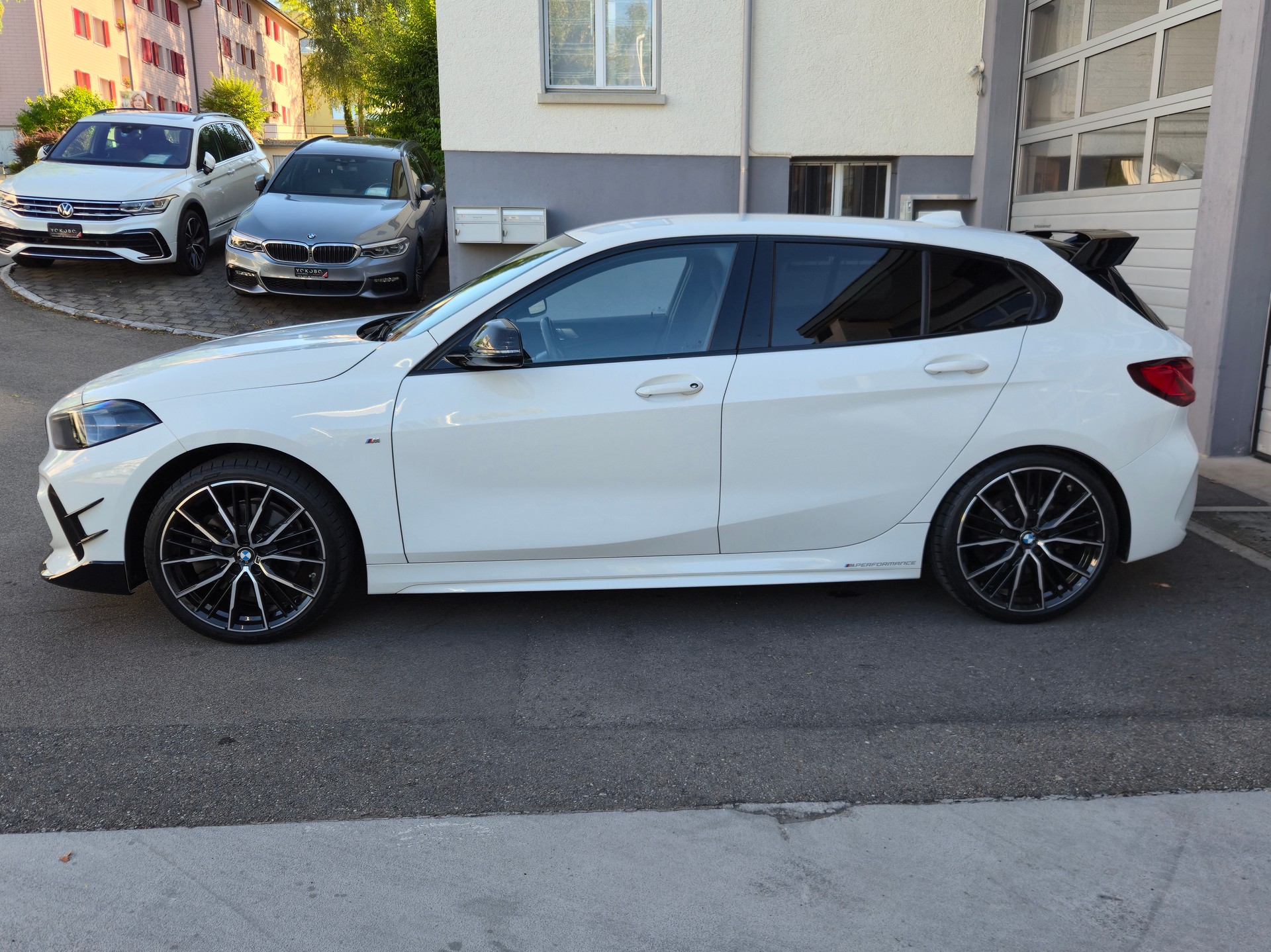 BMW 120d xDrive Steptronic M Sport Performance-image-2
