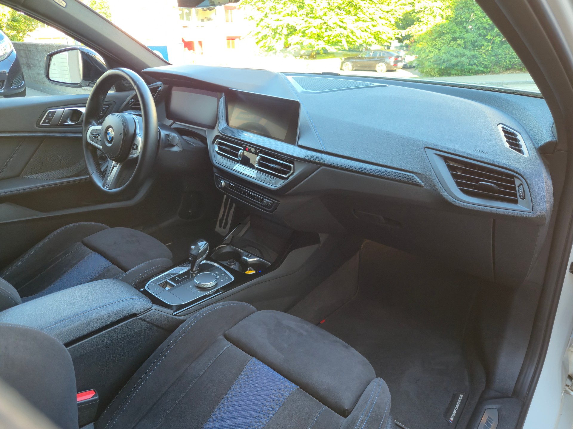 BMW 120d xDrive Steptronic M Sport Performance-image-6
