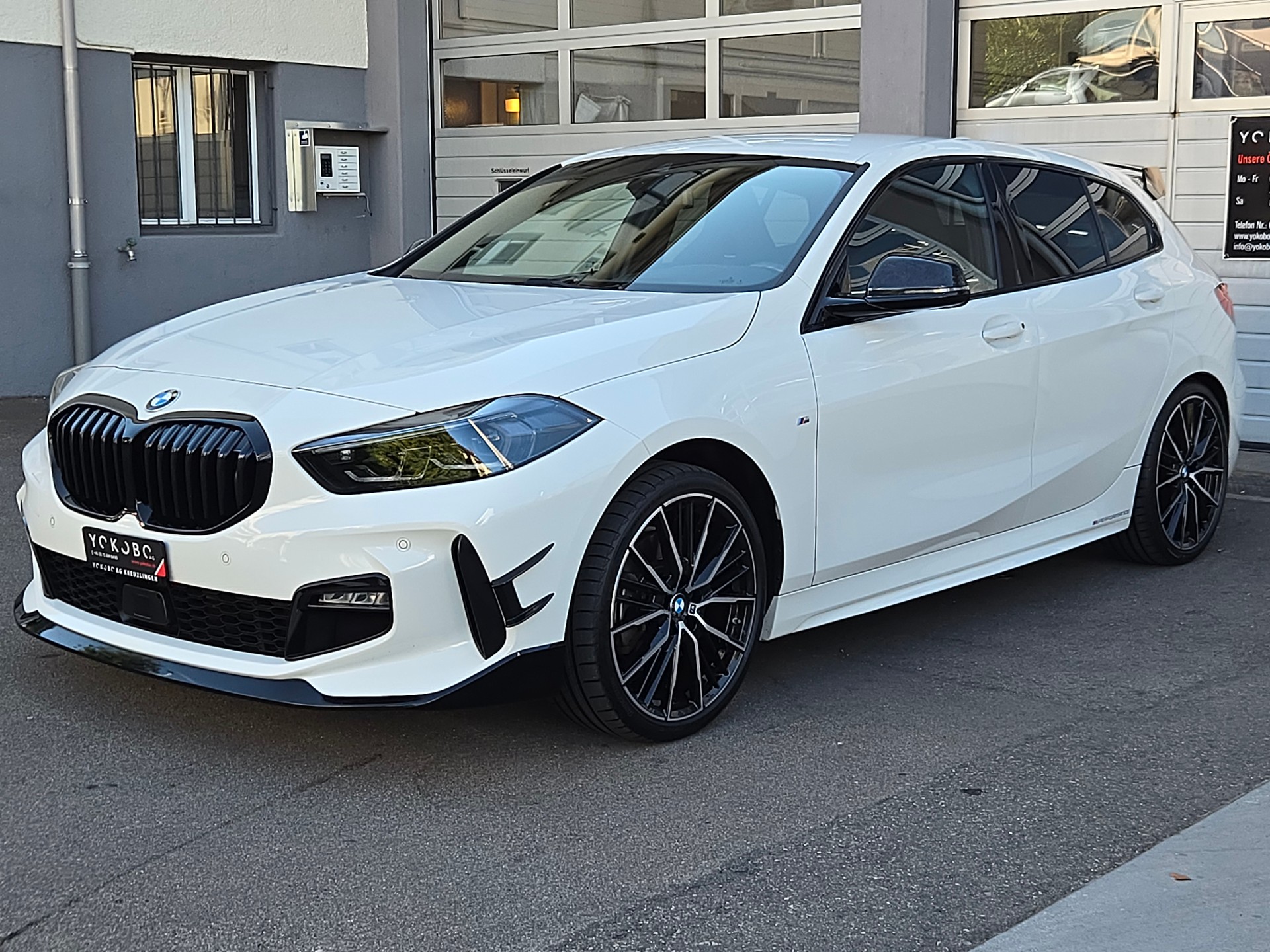 BMW 120d xDrive Steptronic M Sport Performance-image-0