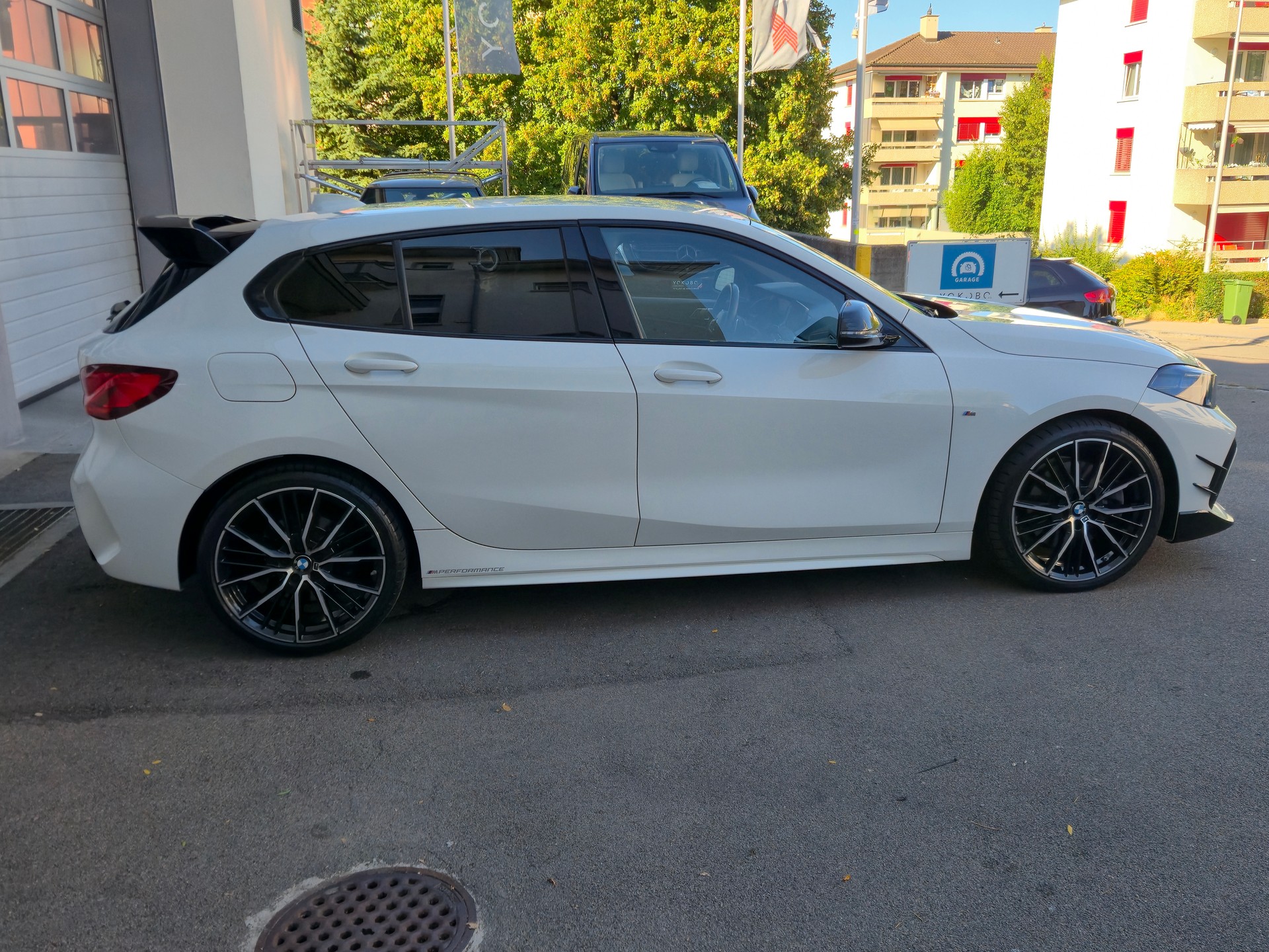 BMW 120d xDrive Steptronic M Sport Performance-image-3