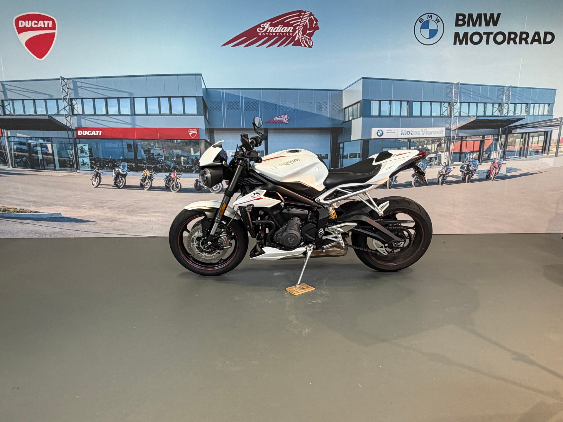 TRIUMPH Street Triple RS 765 ABS-showroom-element-3