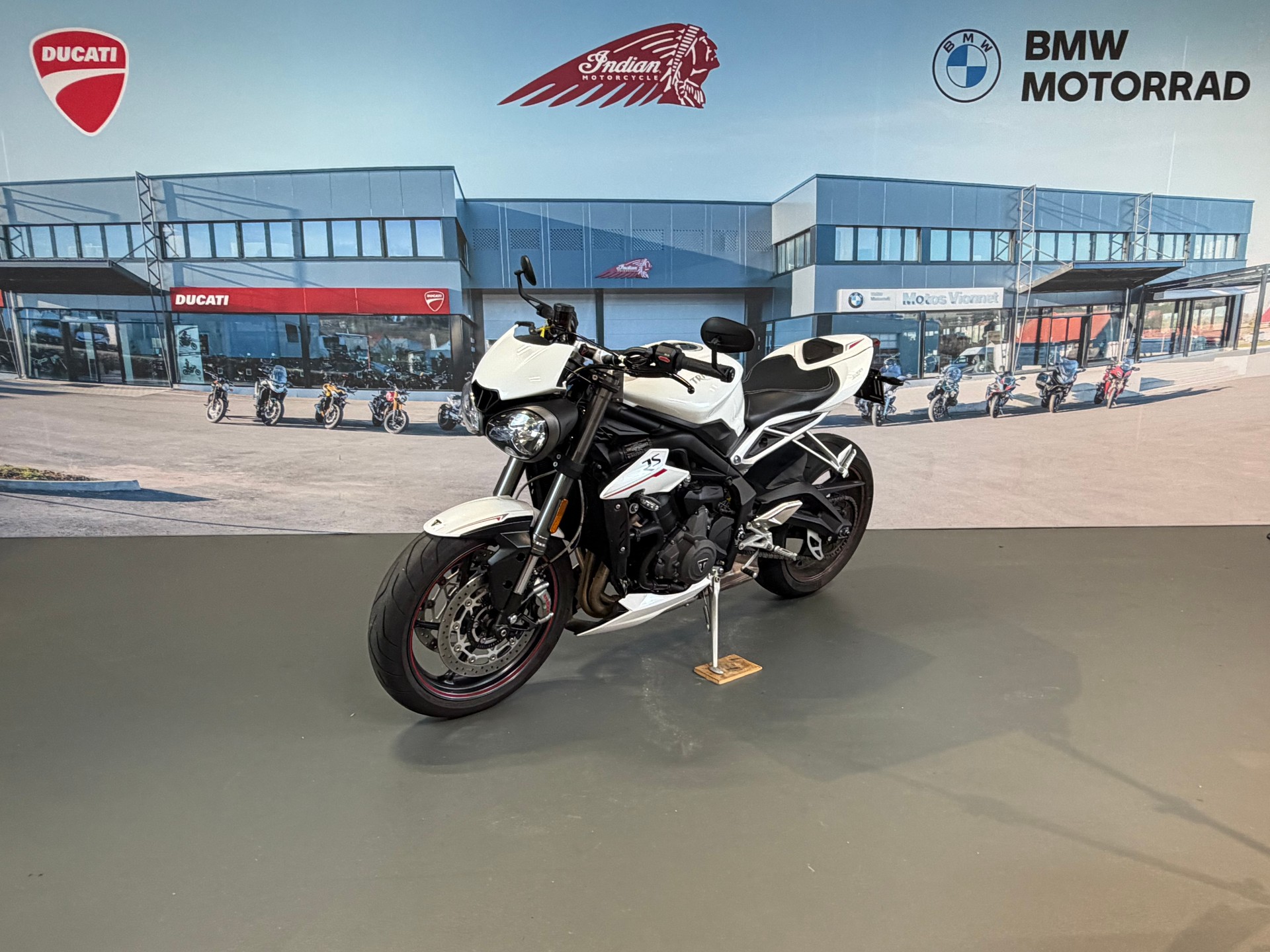TRIUMPH Street Triple RS 765 ABS-showroom-element-2