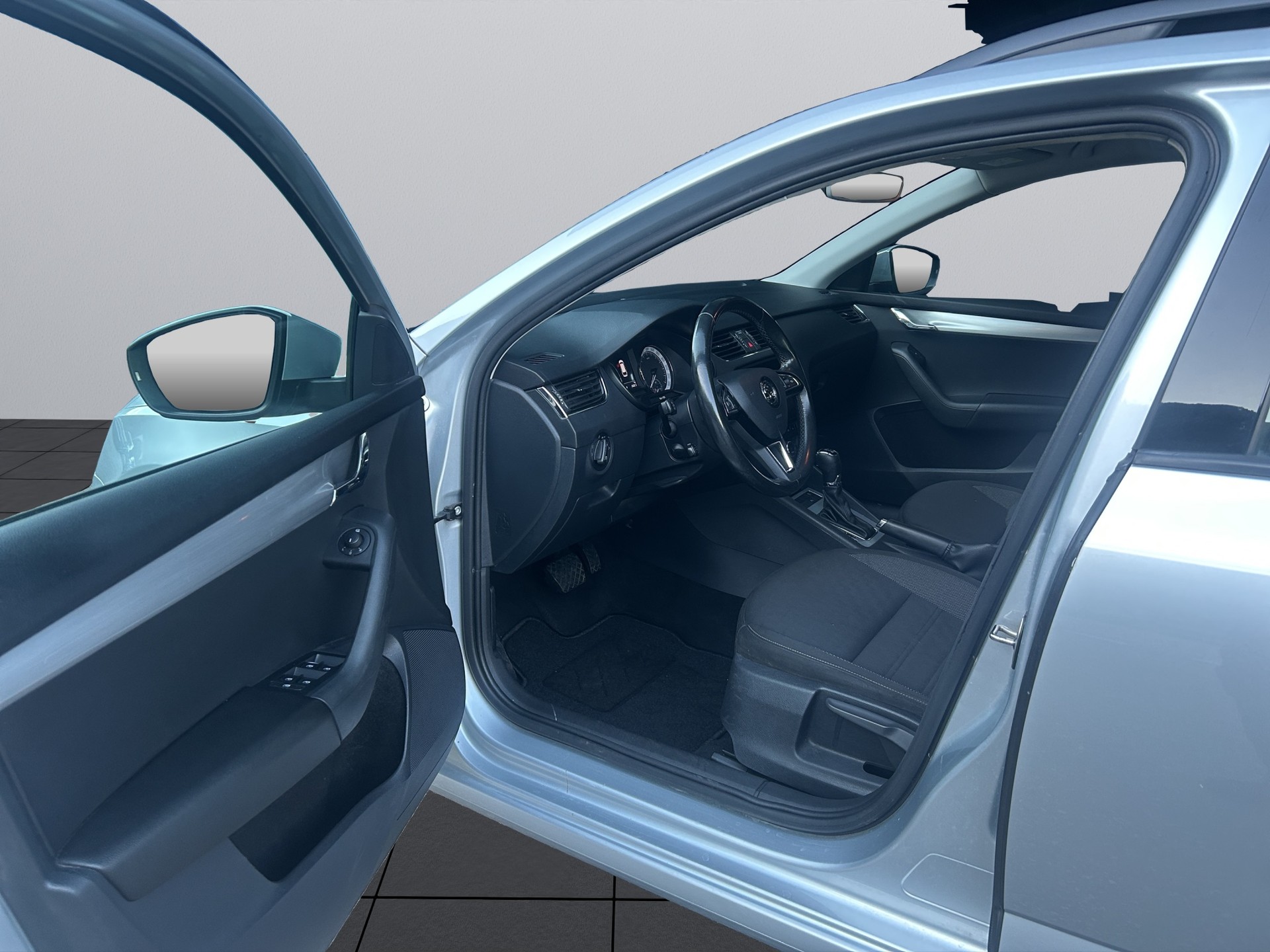 SKODA Octavia Combi 2.0 TDI Ambition 4x4 DSG-image-9