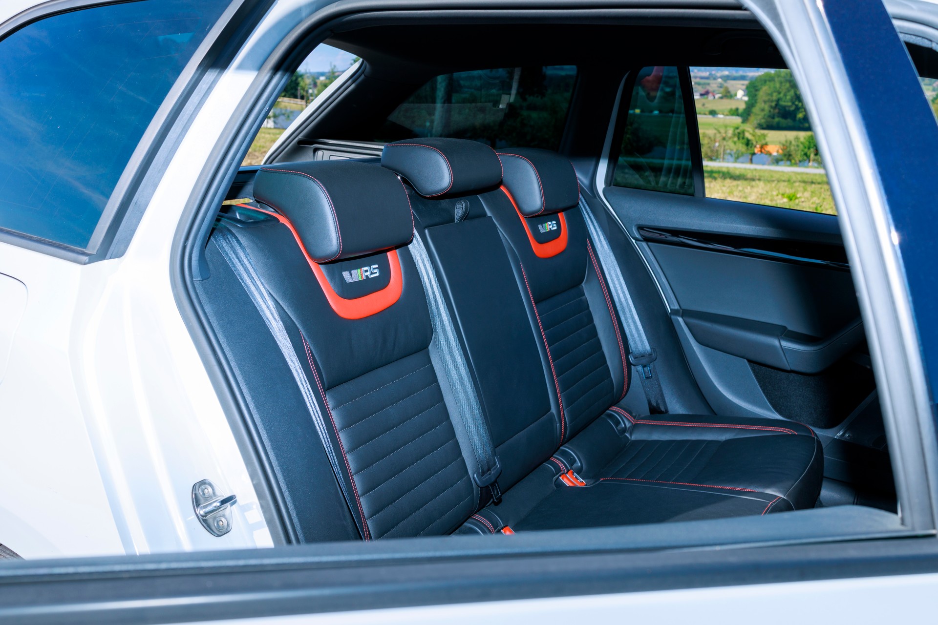 SKODA Octavia Combi 2.0 TSI RS 230 (275PS)-image-7