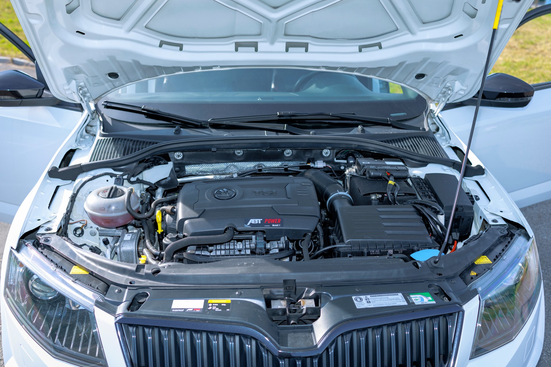SKODA Octavia Combi 2.0 TSI RS 230 (275PS)-image-3