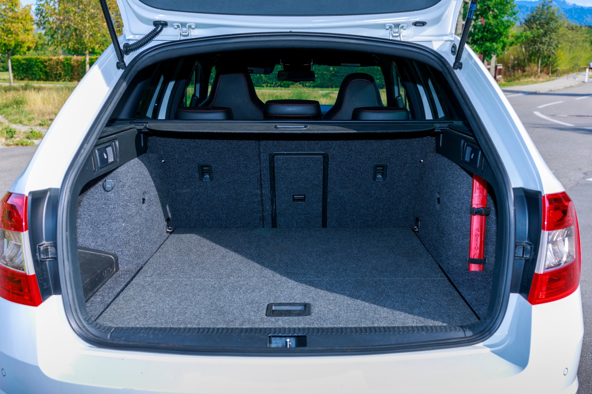 SKODA Octavia Combi 2.0 TSI RS 230 (275PS)-image-9
