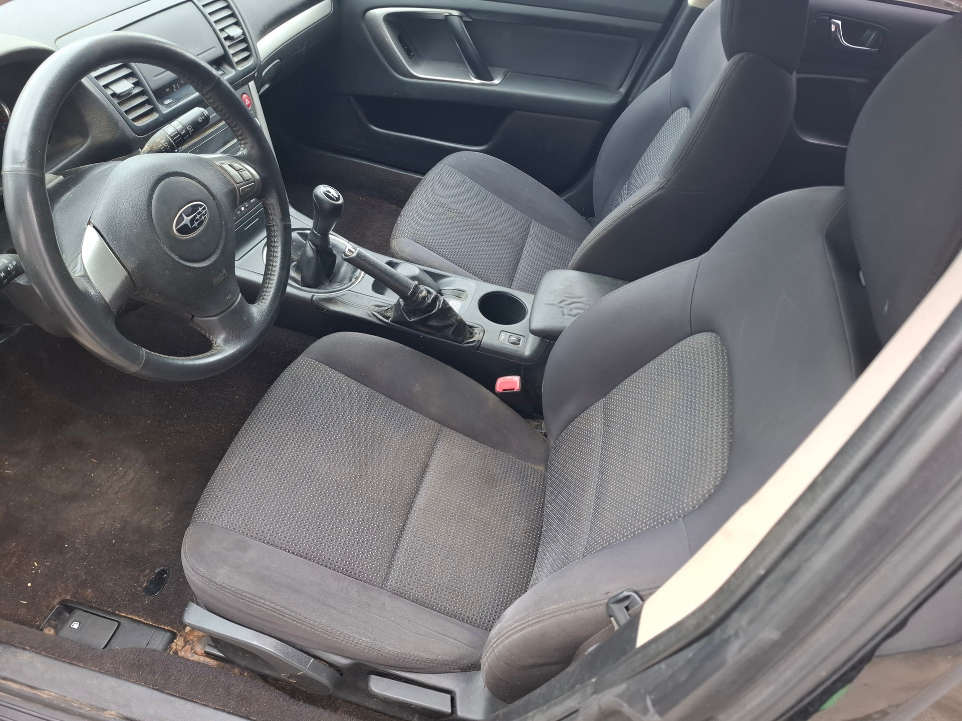 SUBARU Legacy 2.0R AWD Swiss-image-9
